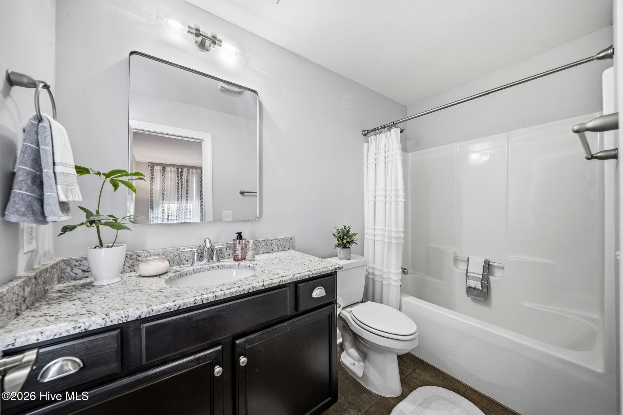 100565702 | Photo 27