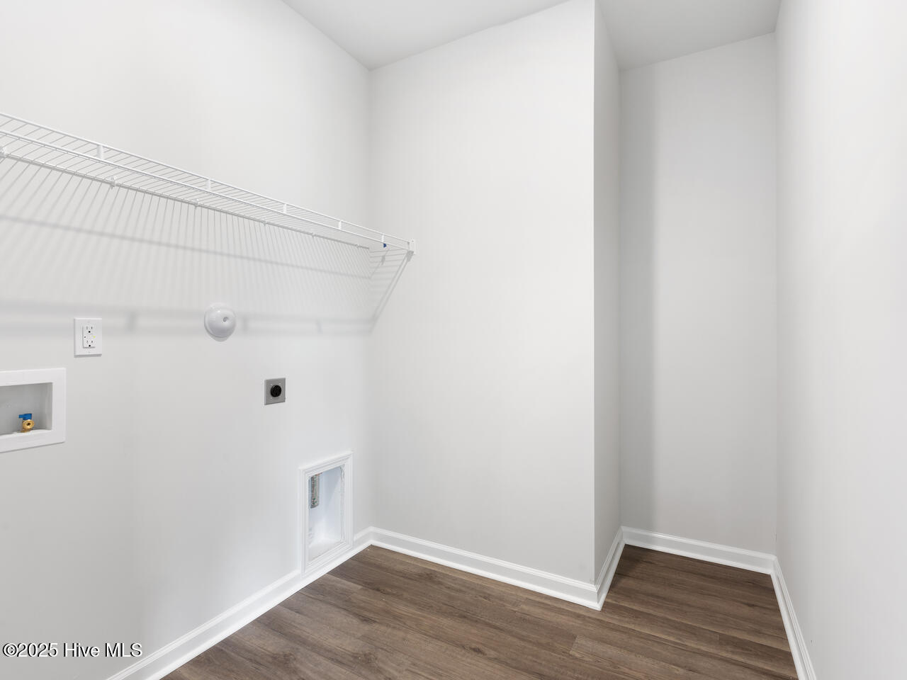 100547716 | Photo 23