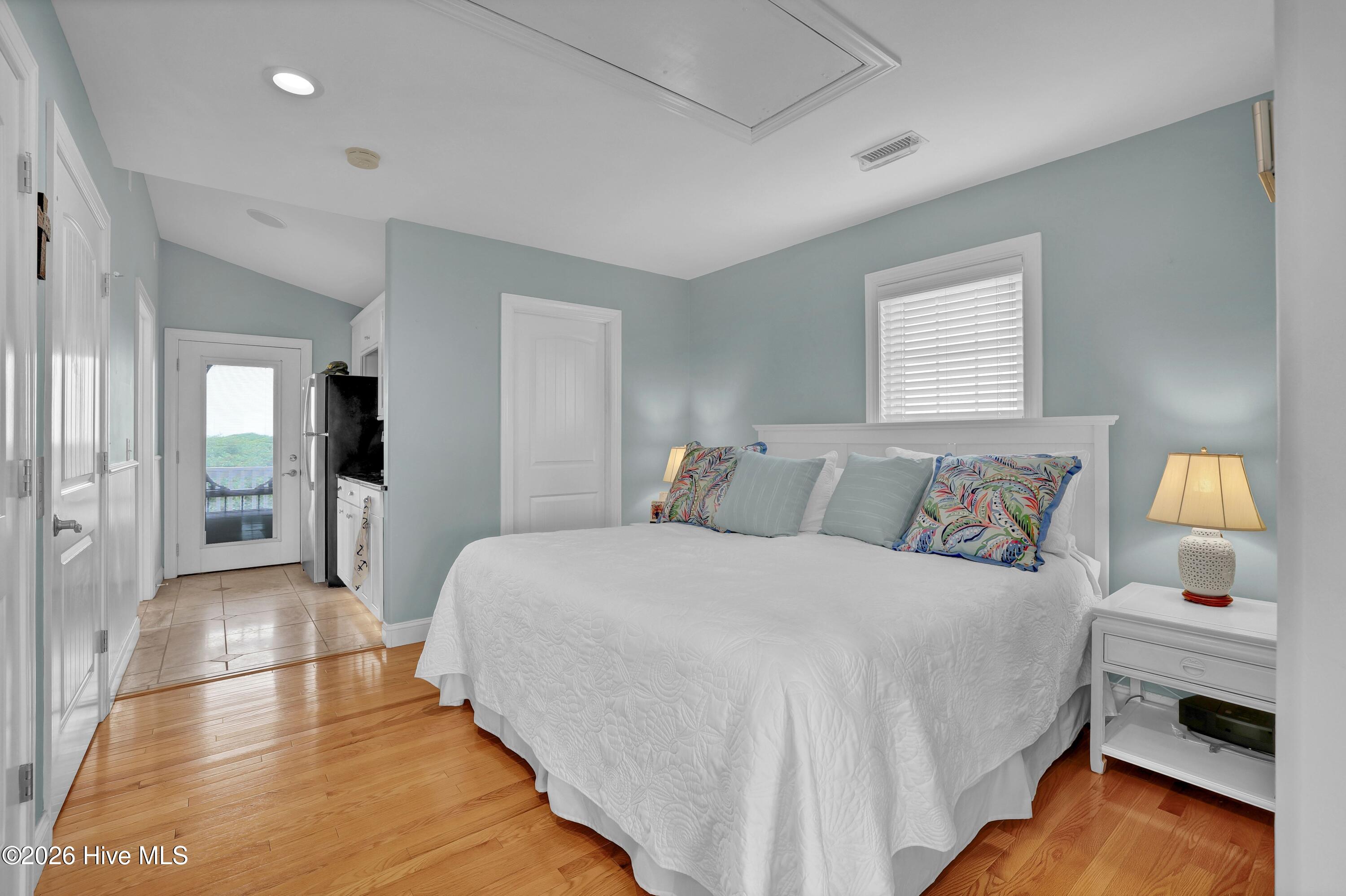 100571919 | Photo 25
