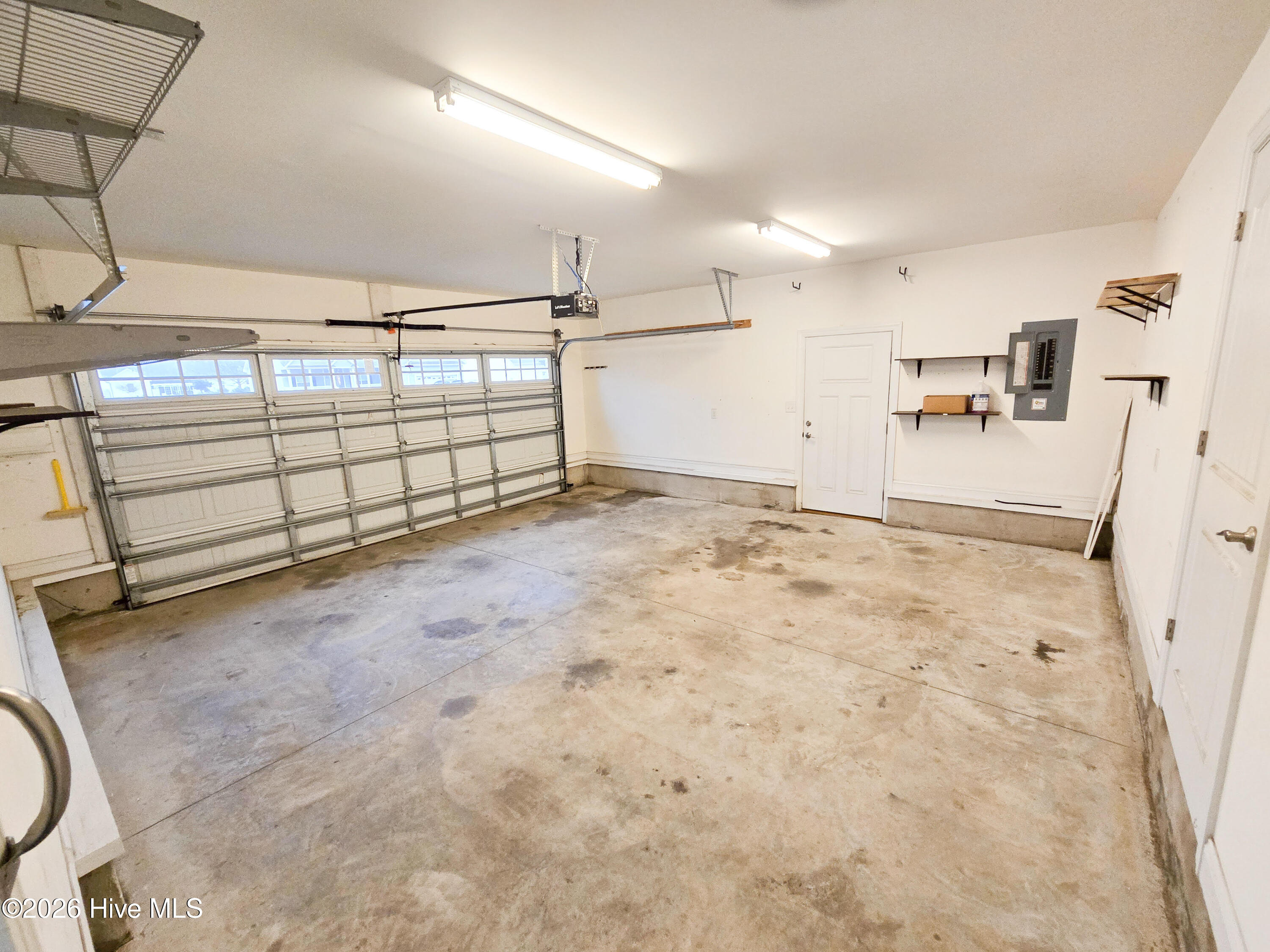 100549826 | Photo 25