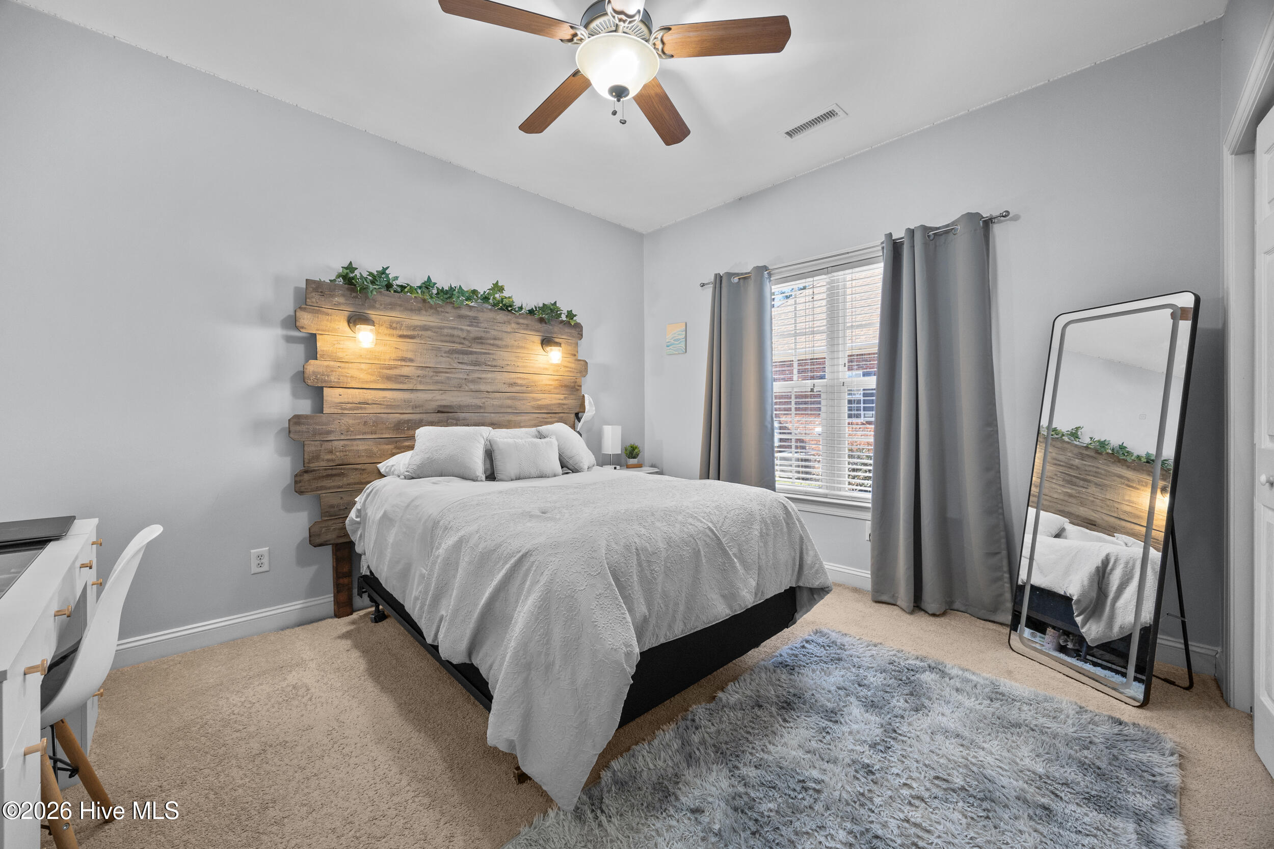 100550325 | Photo 24