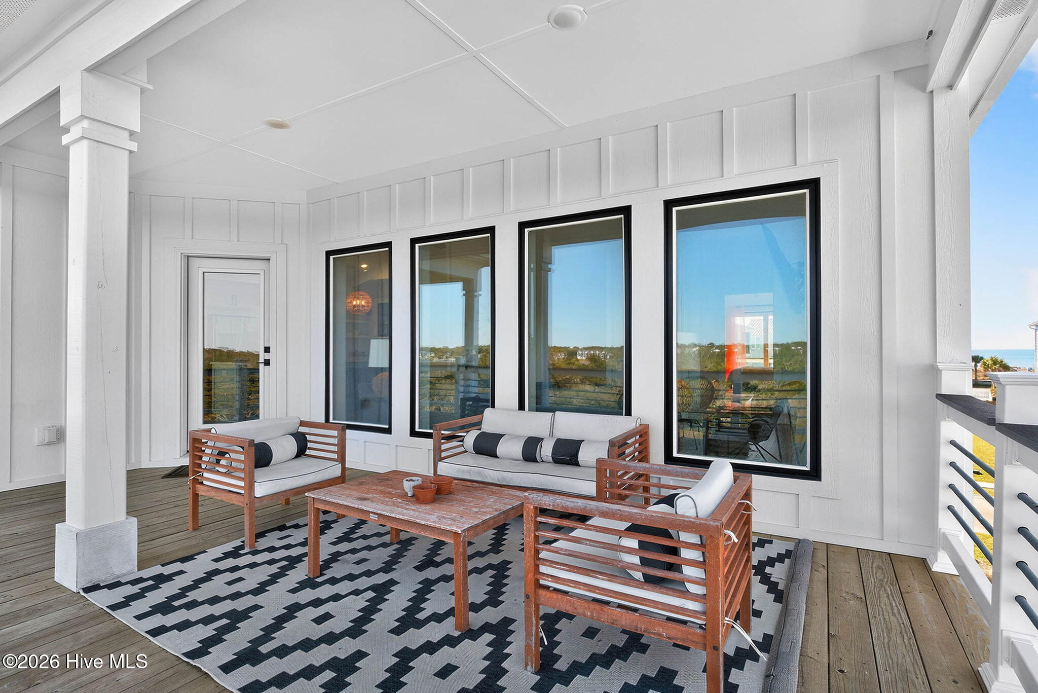 100561676 | Photo 21