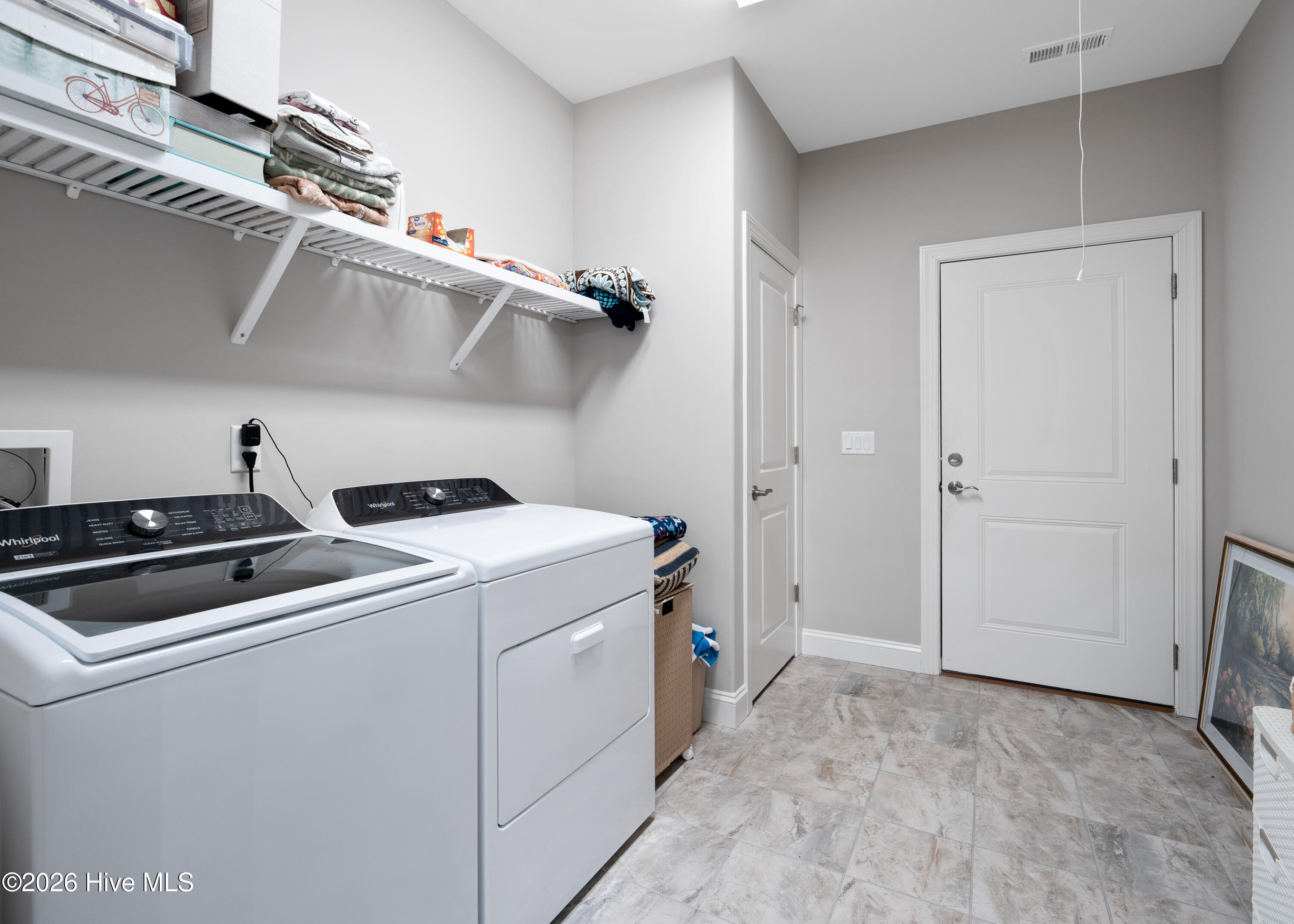 100547425 | Photo 22