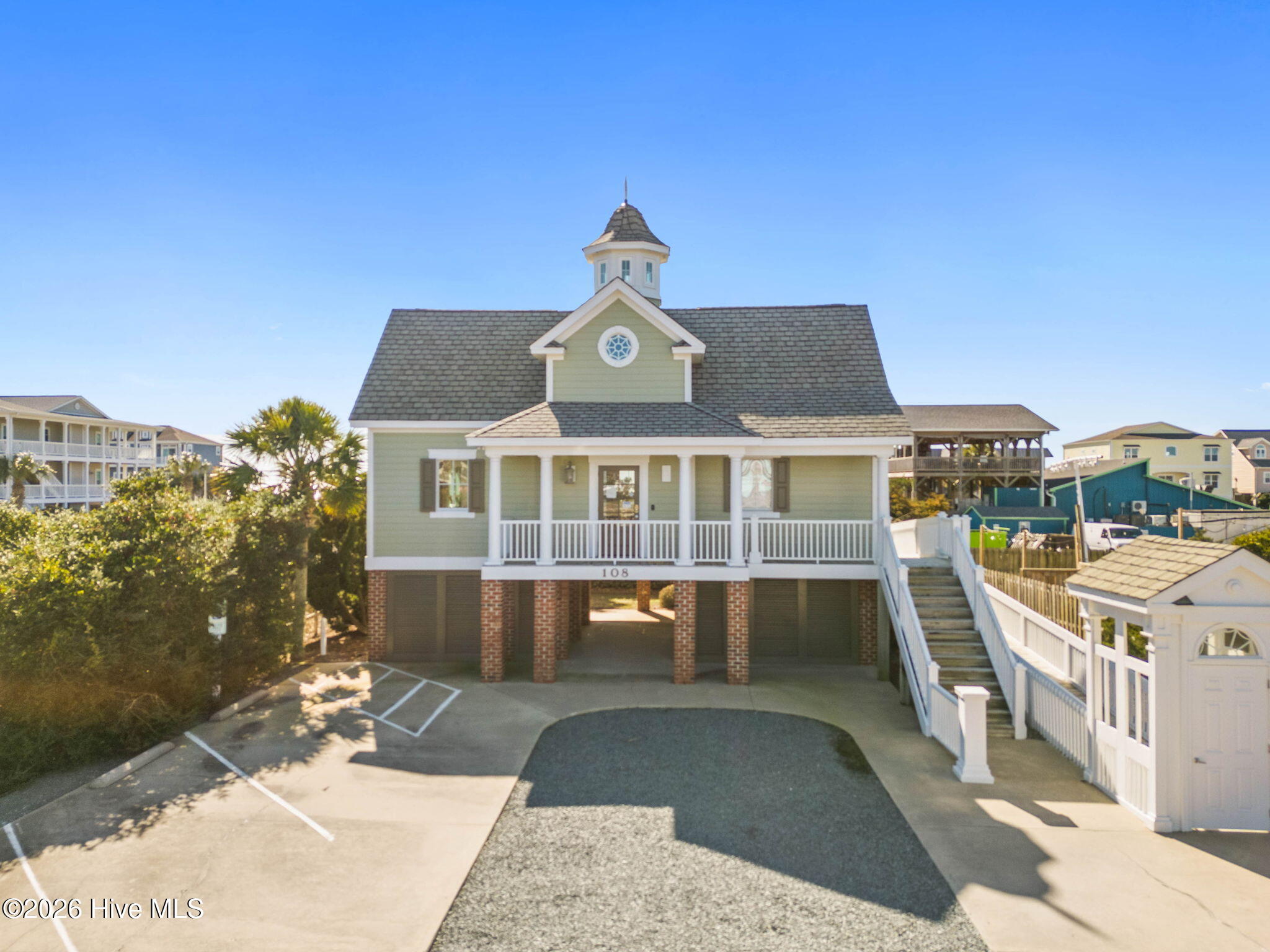 100549864 | Photo 94