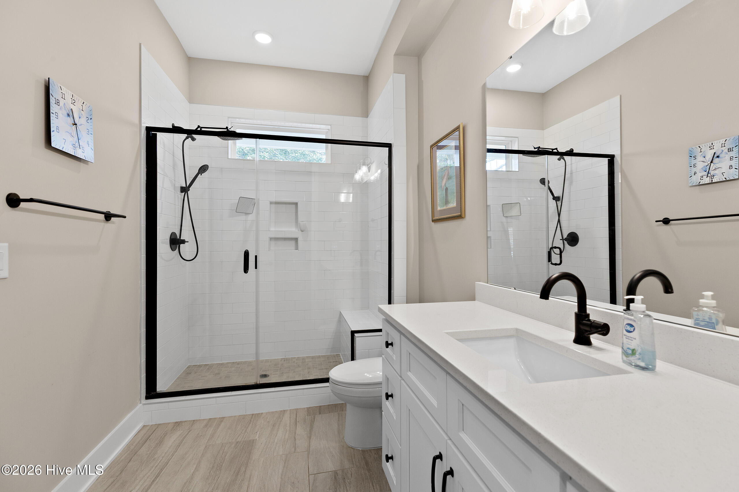 100563450 | Photo 11