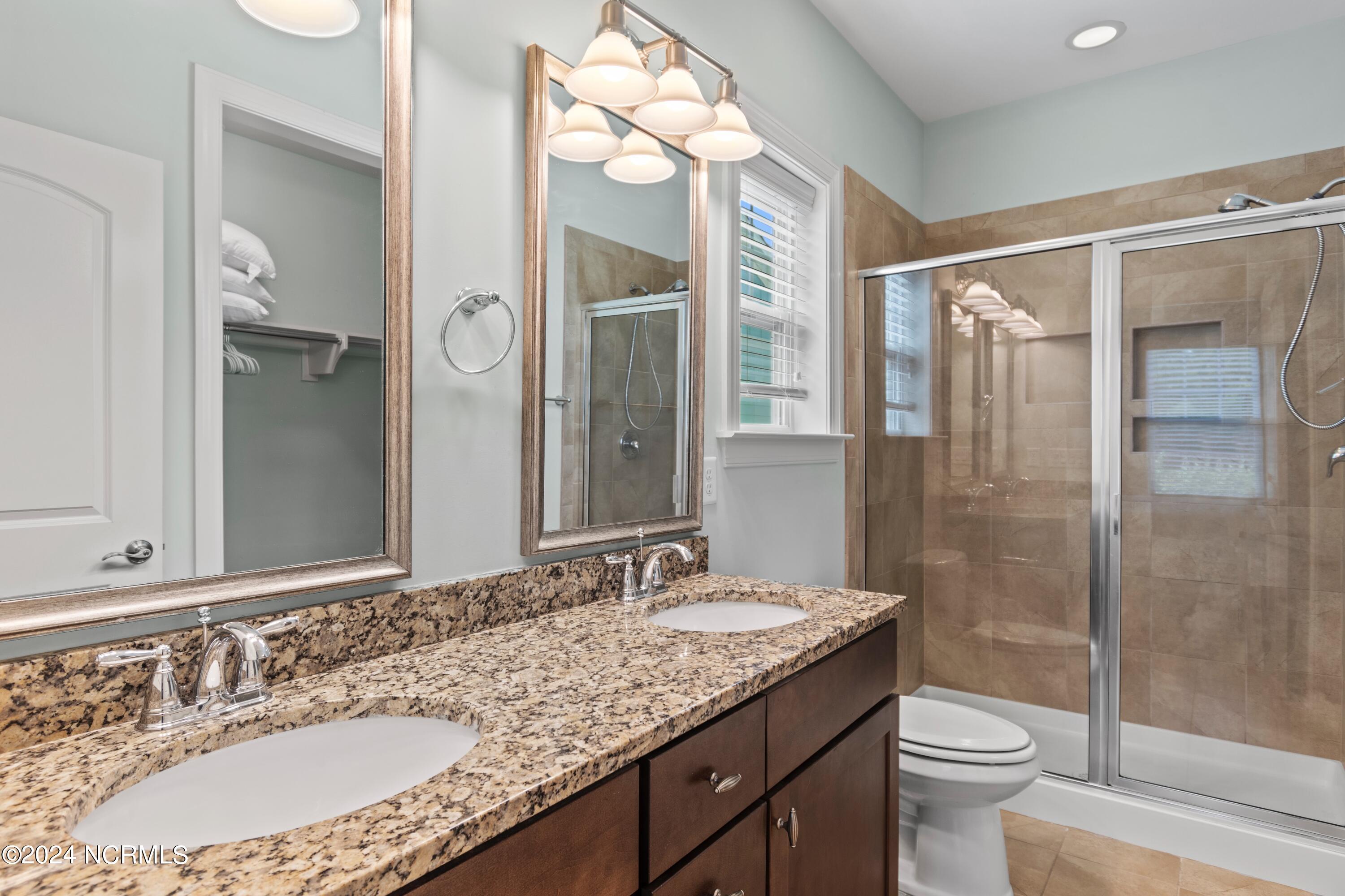 100568294 | Photo 13