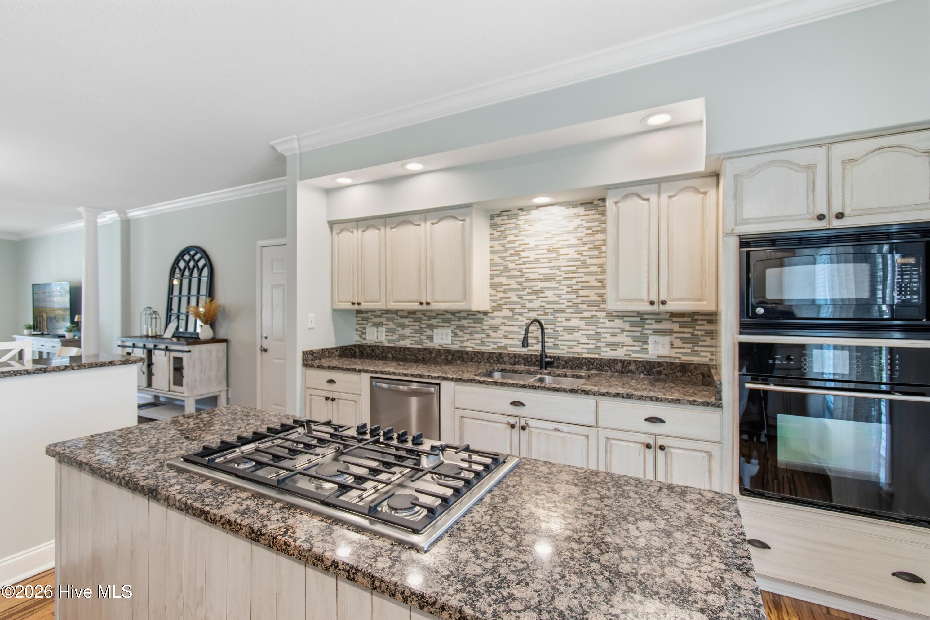 100556655 | Photo 28