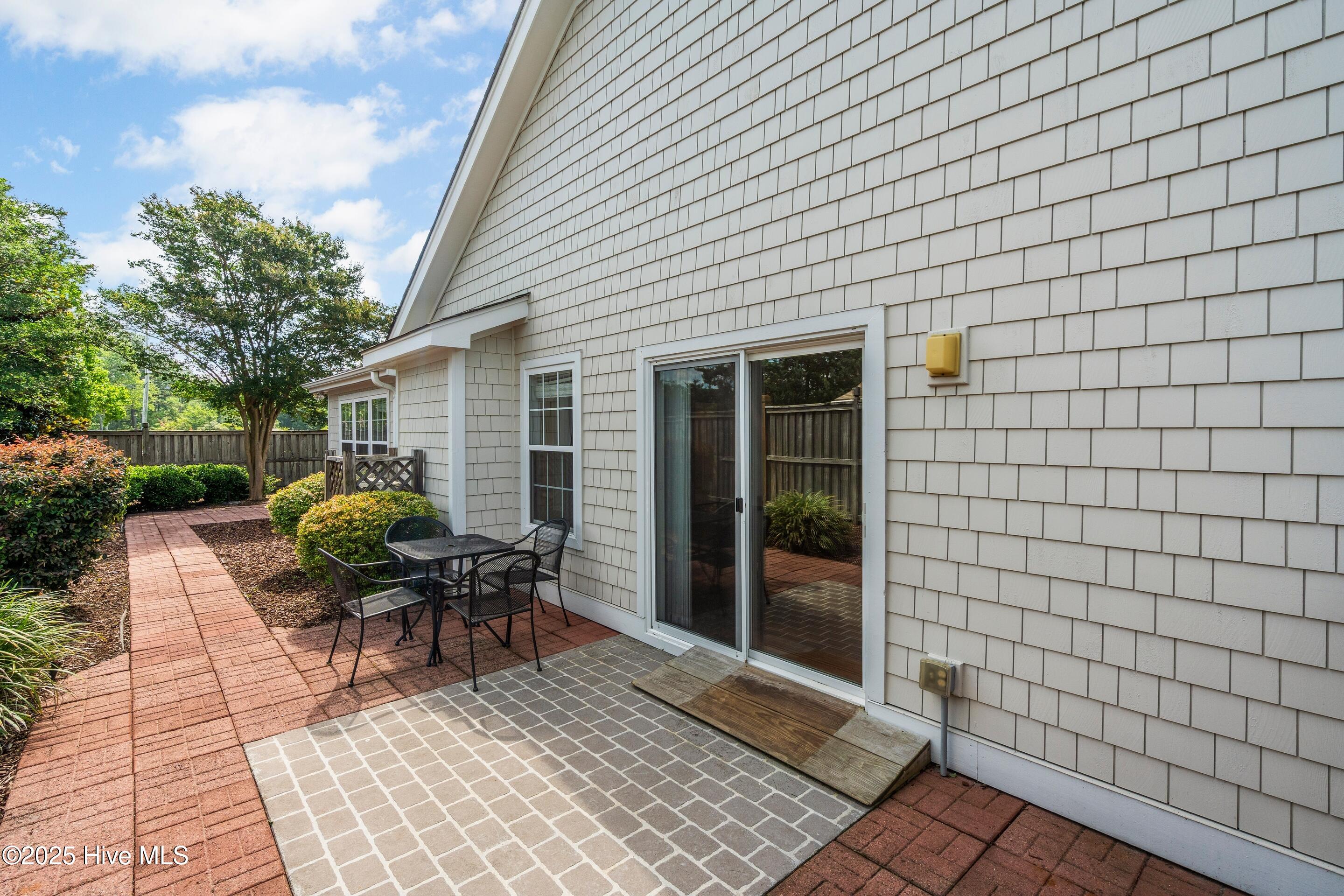 100511628 | Photo 14