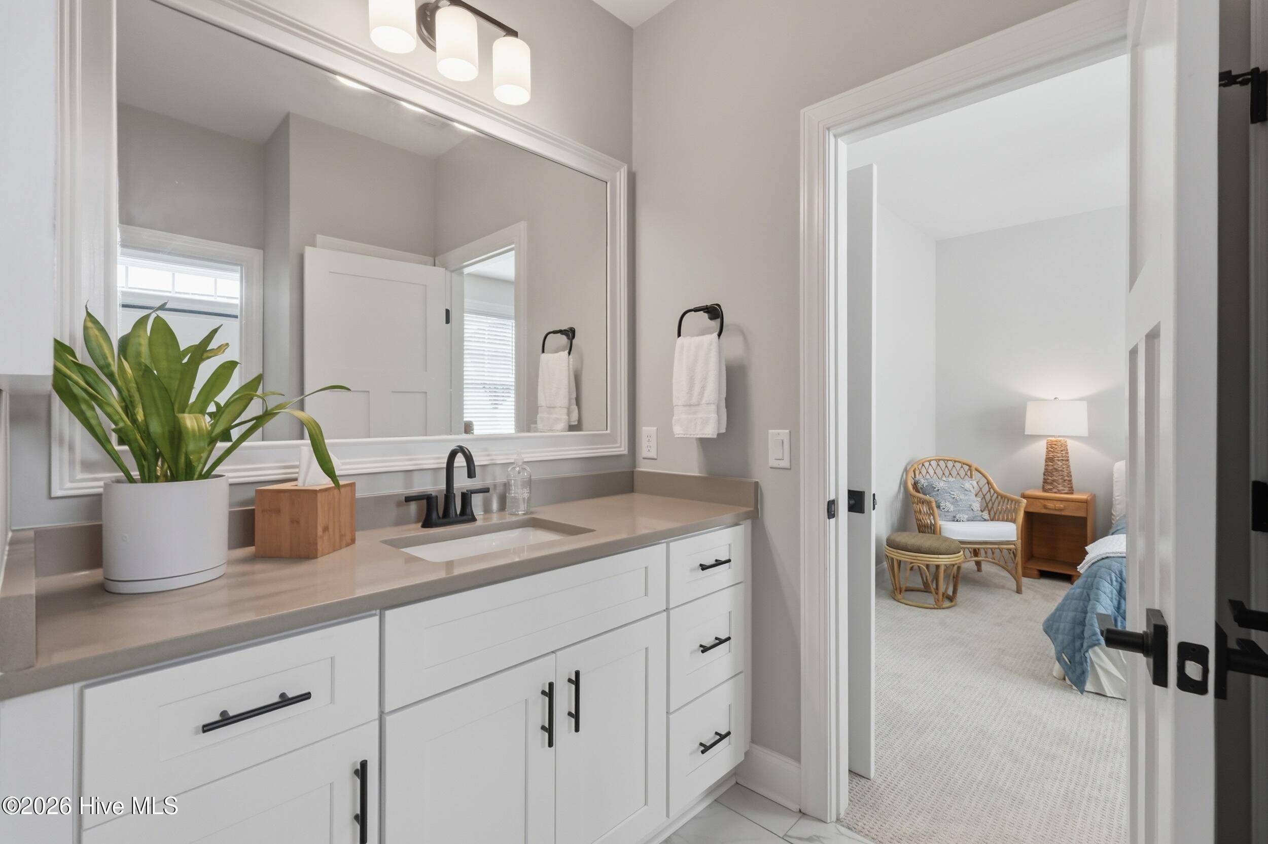 100562454 | Photo 51