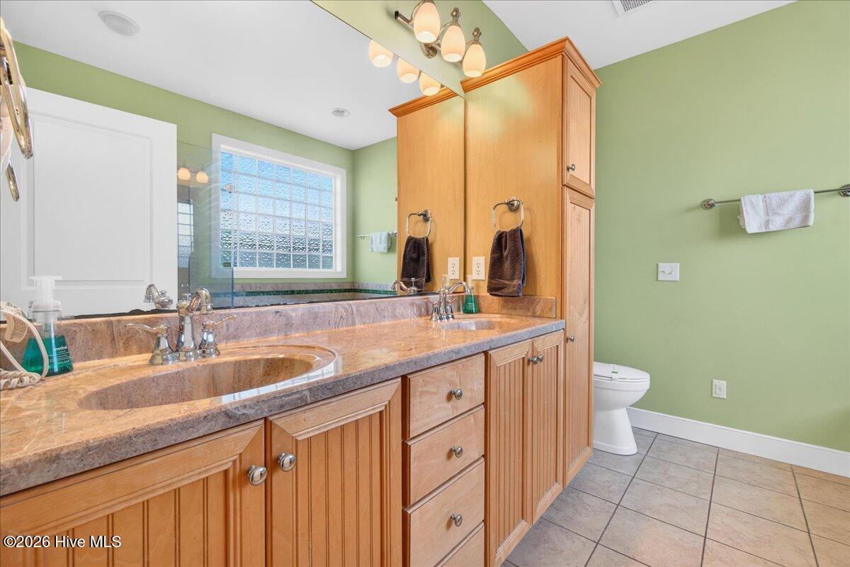 100549293 | Photo 33