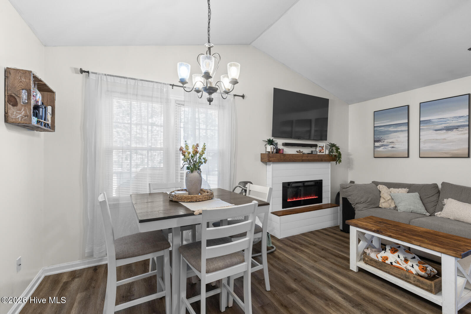 100569037 | Photo 14