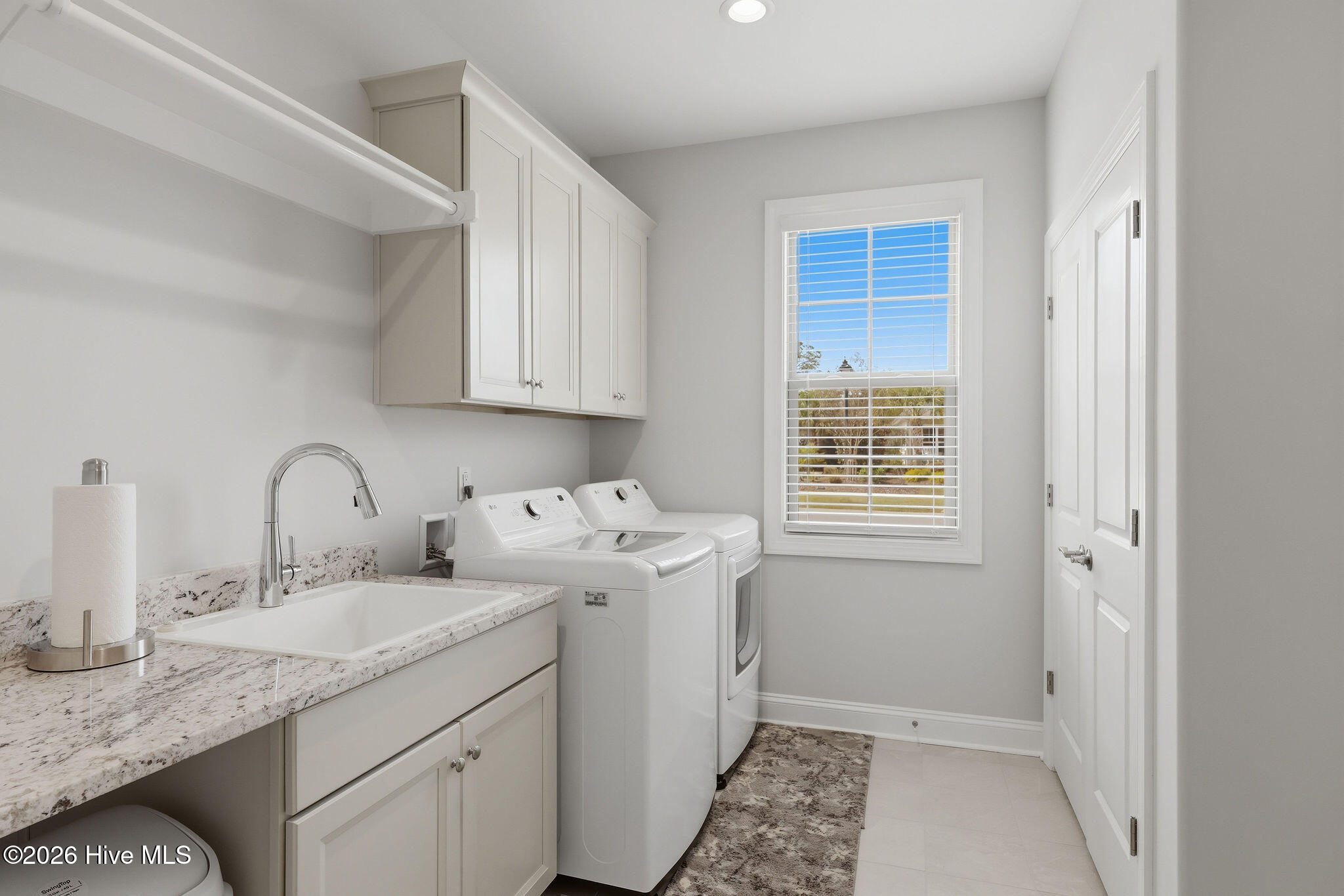 100564849 | Photo 41