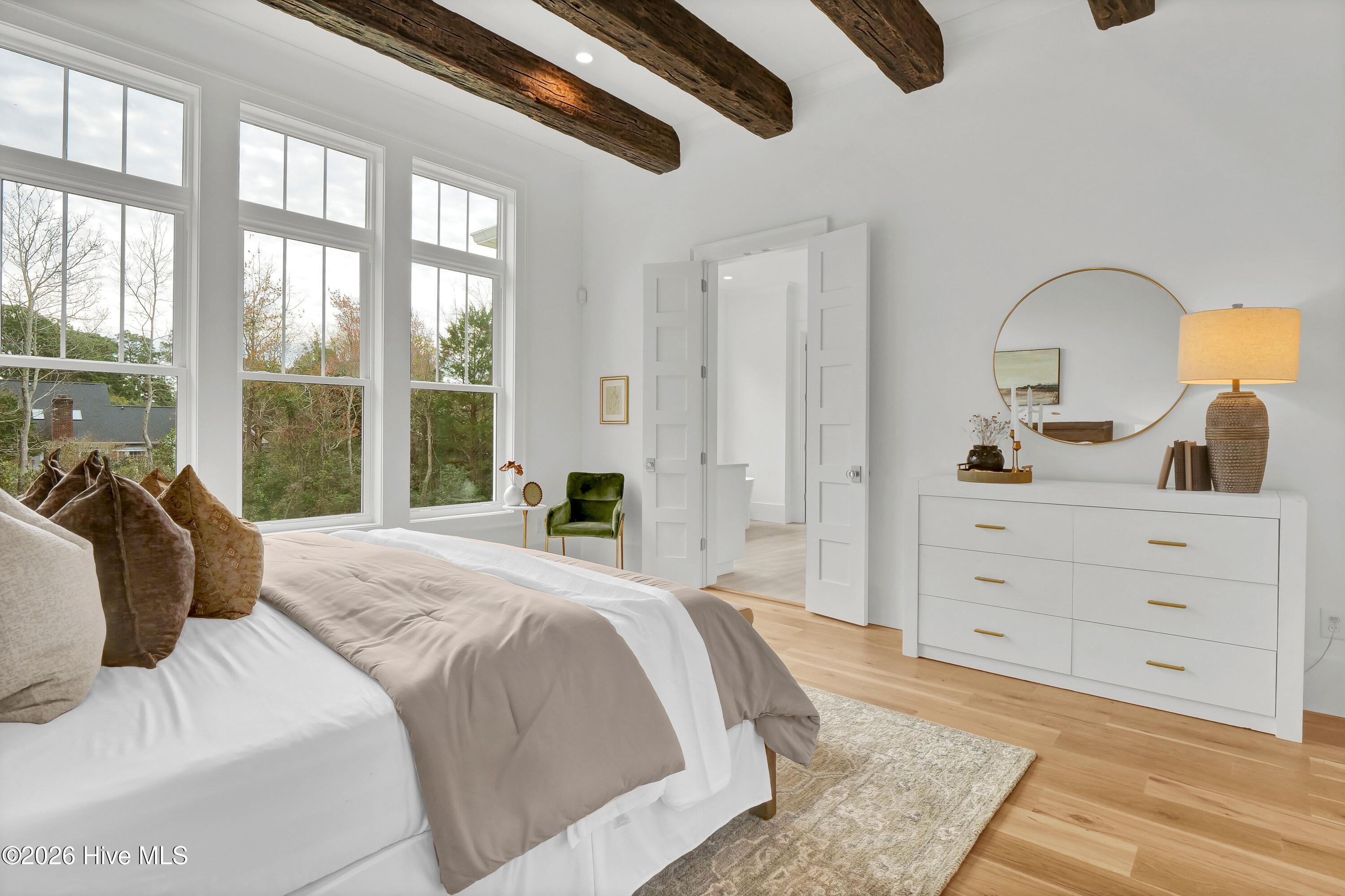 100553648 | Photo 23