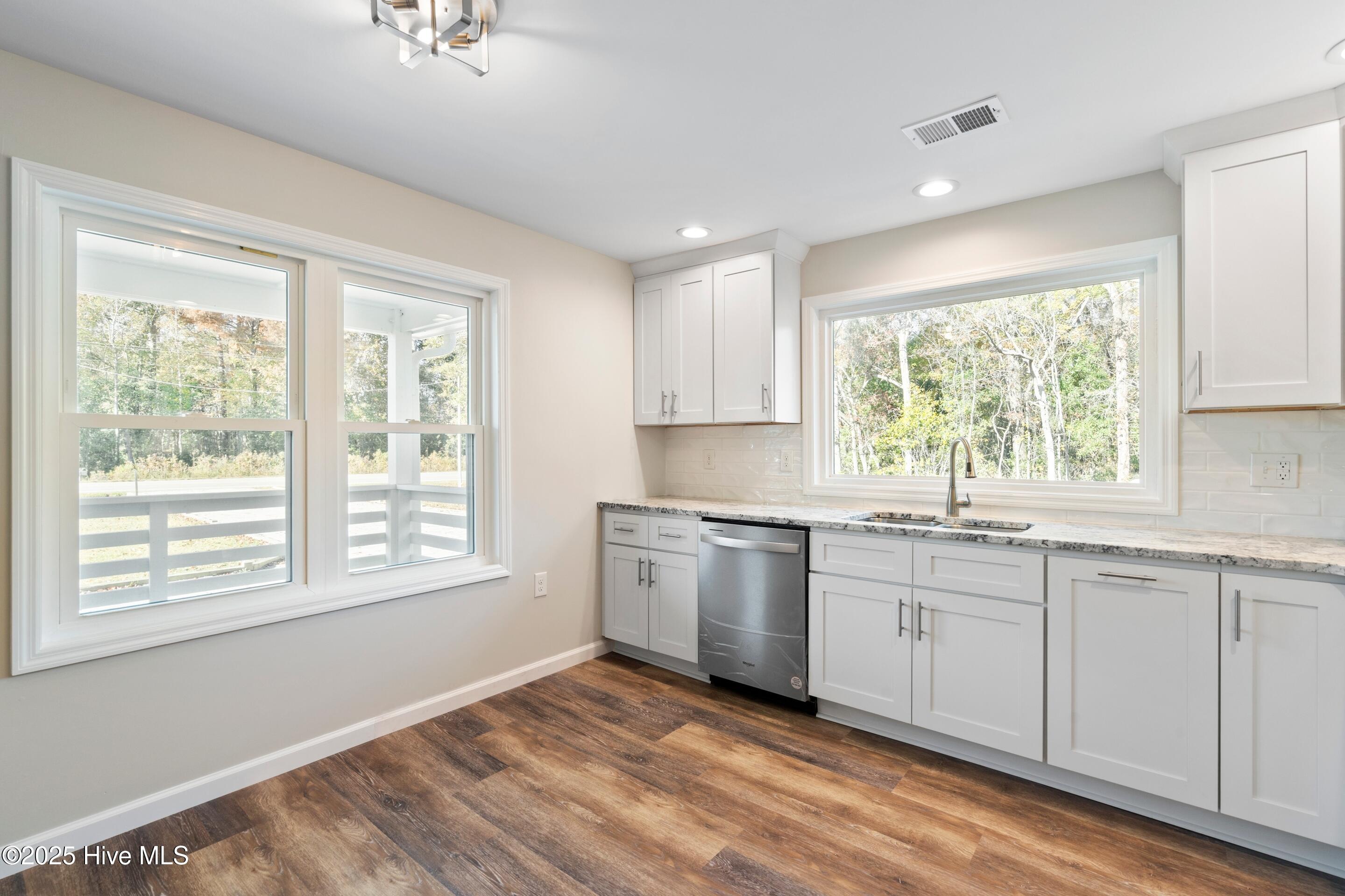 100545908 | Photo 11