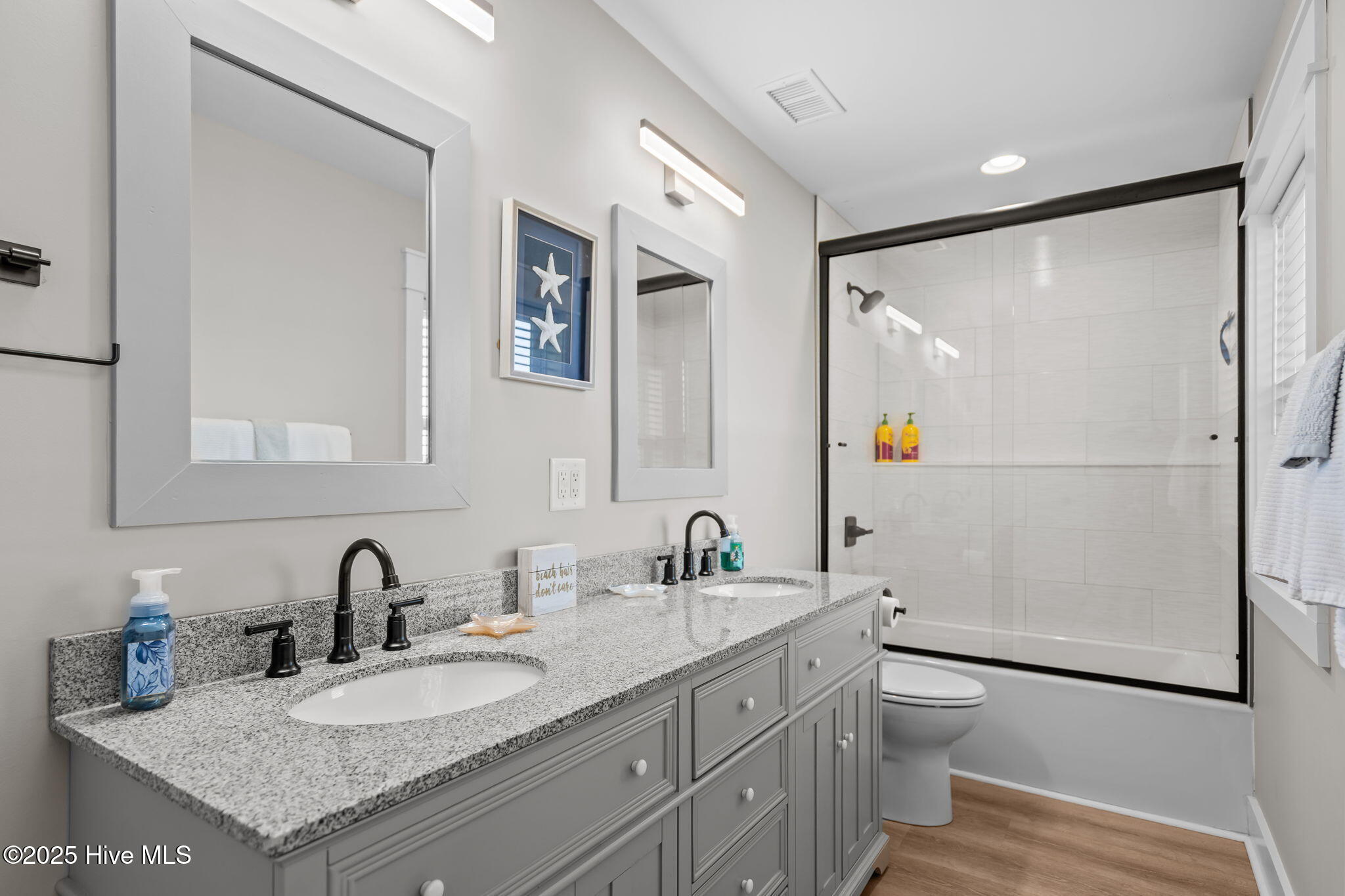 100538027 | Photo 30