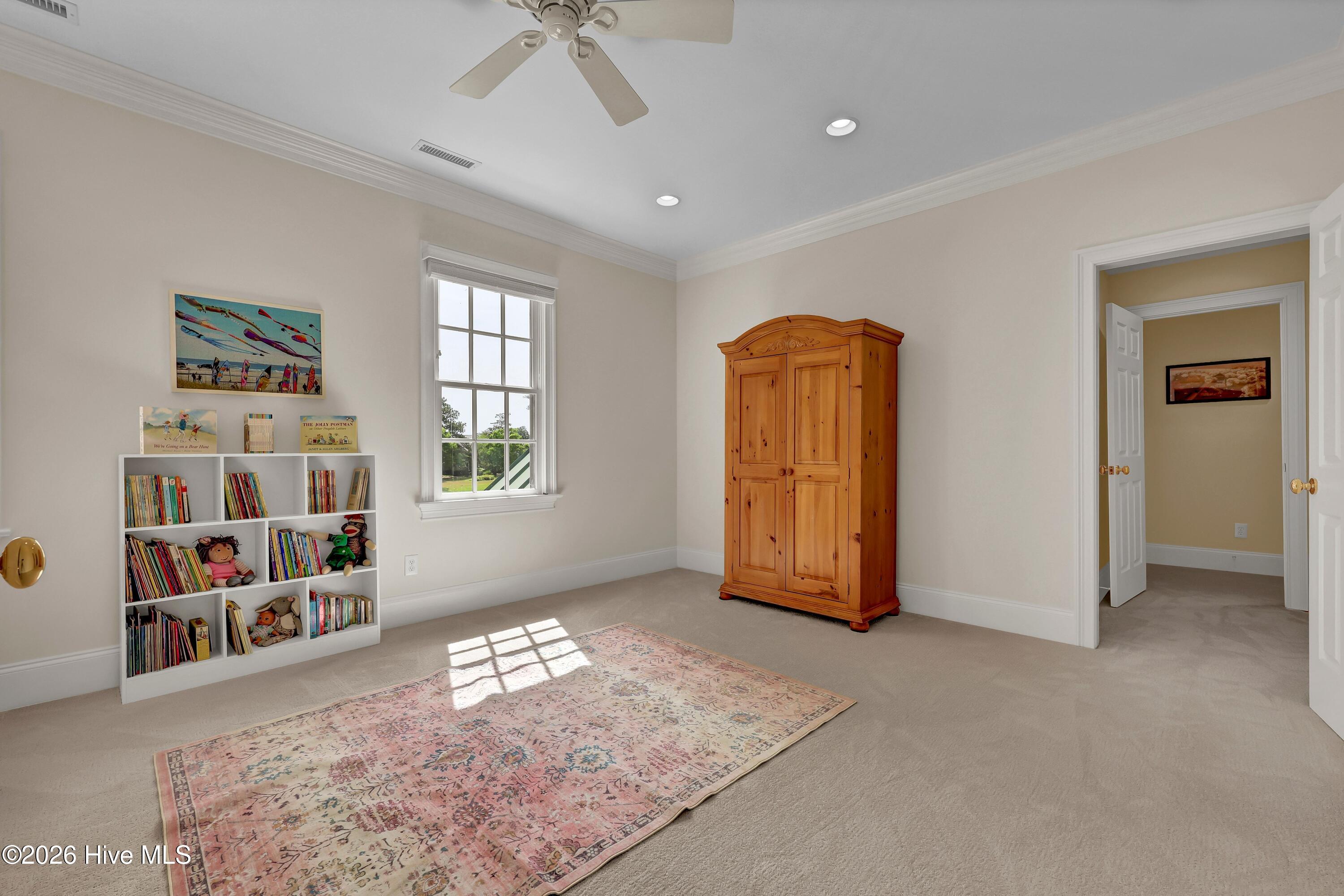 100569370 | Photo 42