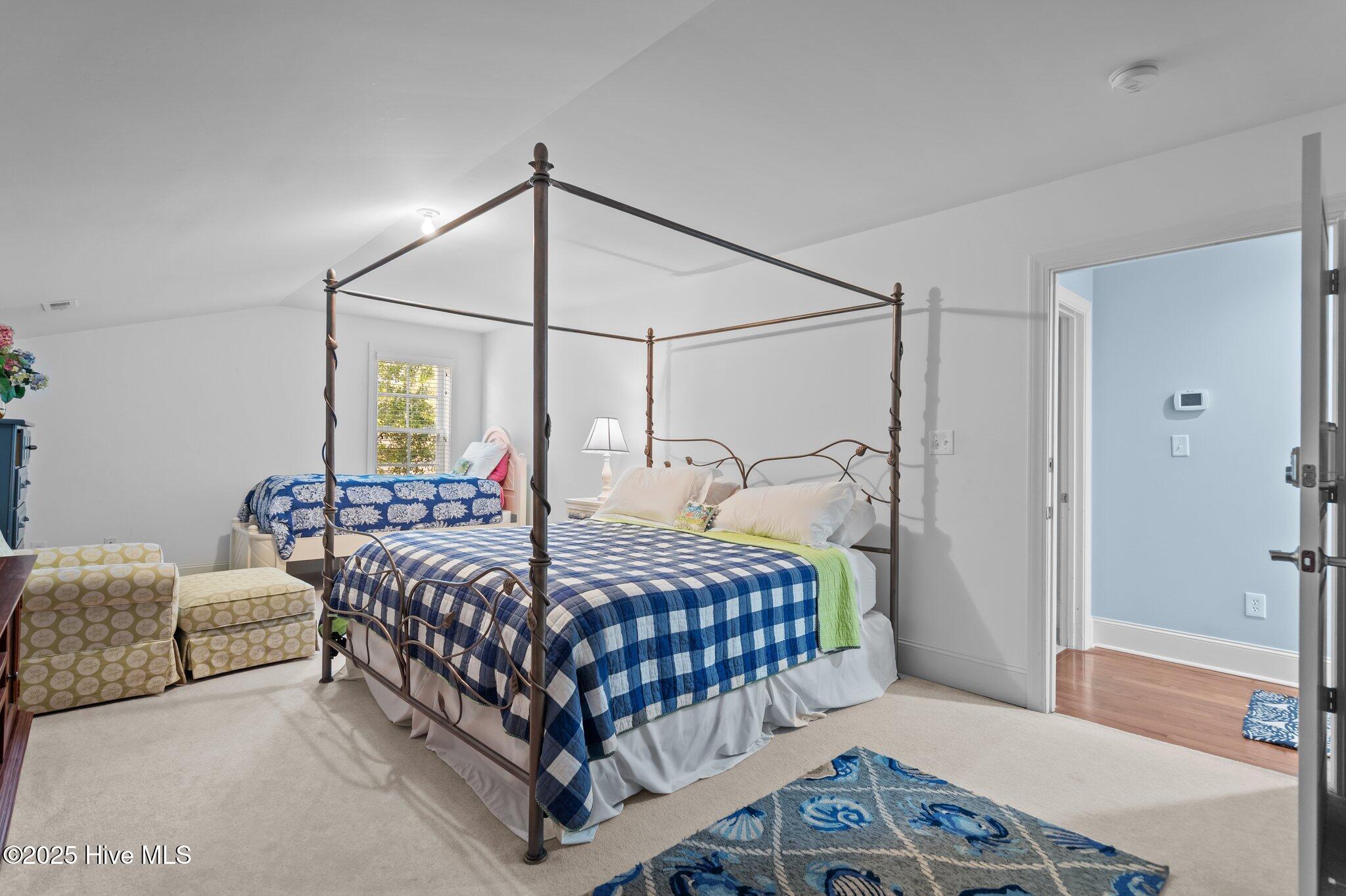 100513091 | Photo 70