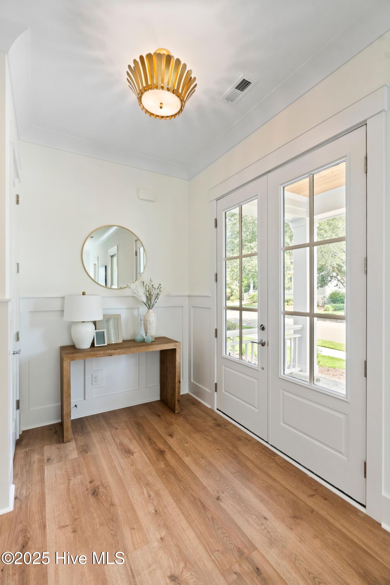 100542273 | Photo 16