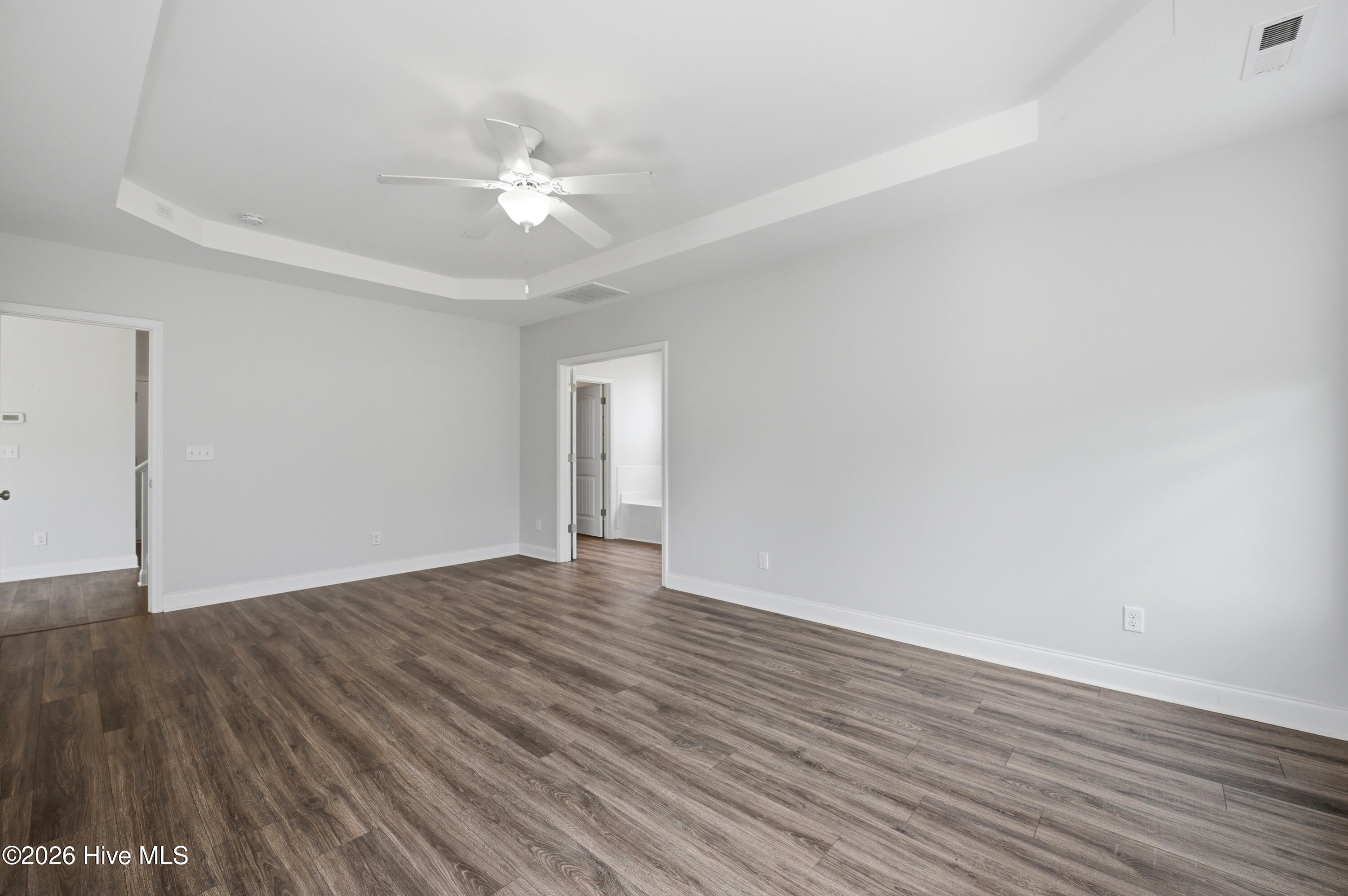 100563104 | Photo 18