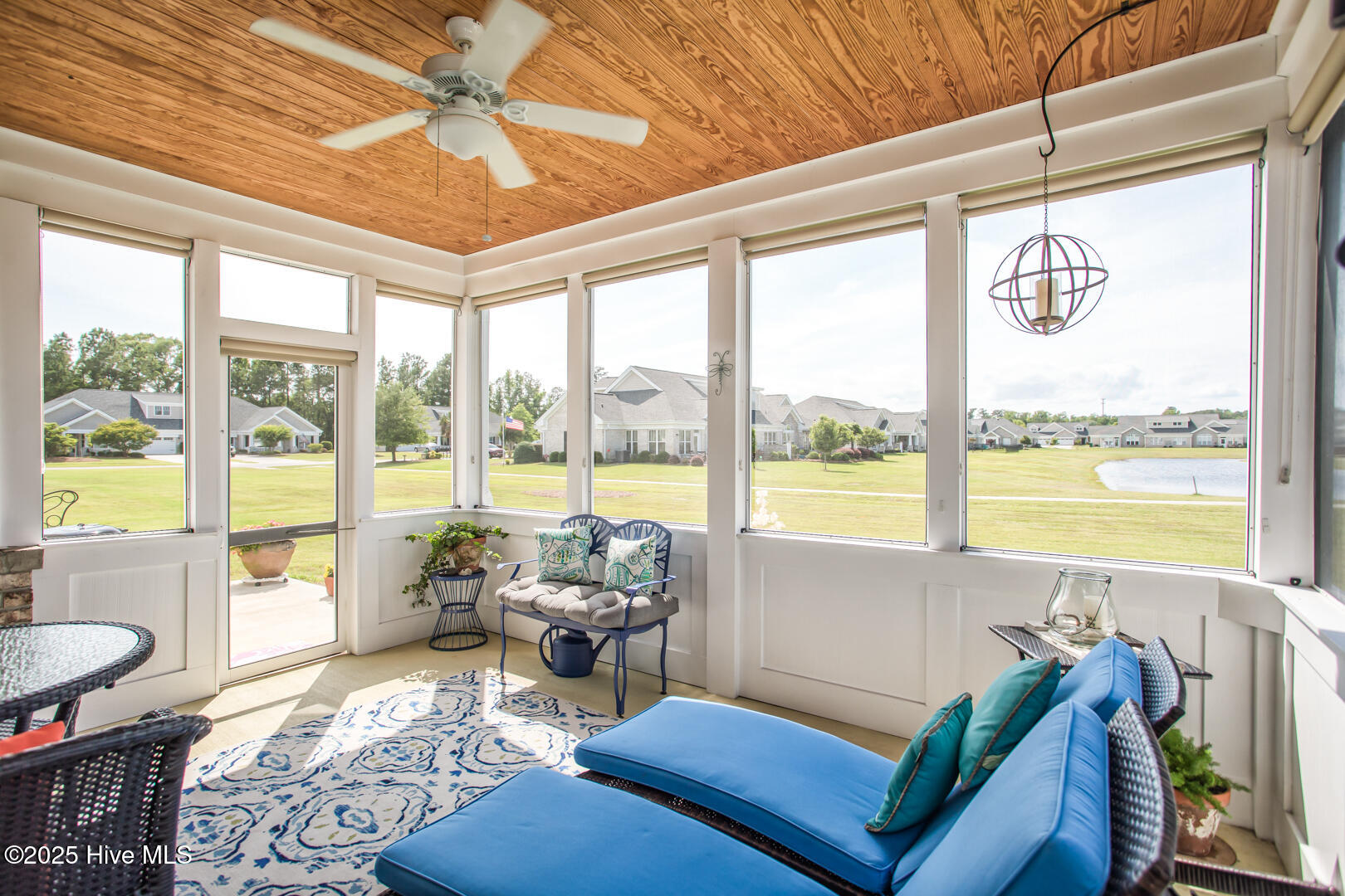 100546730 | Photo 22