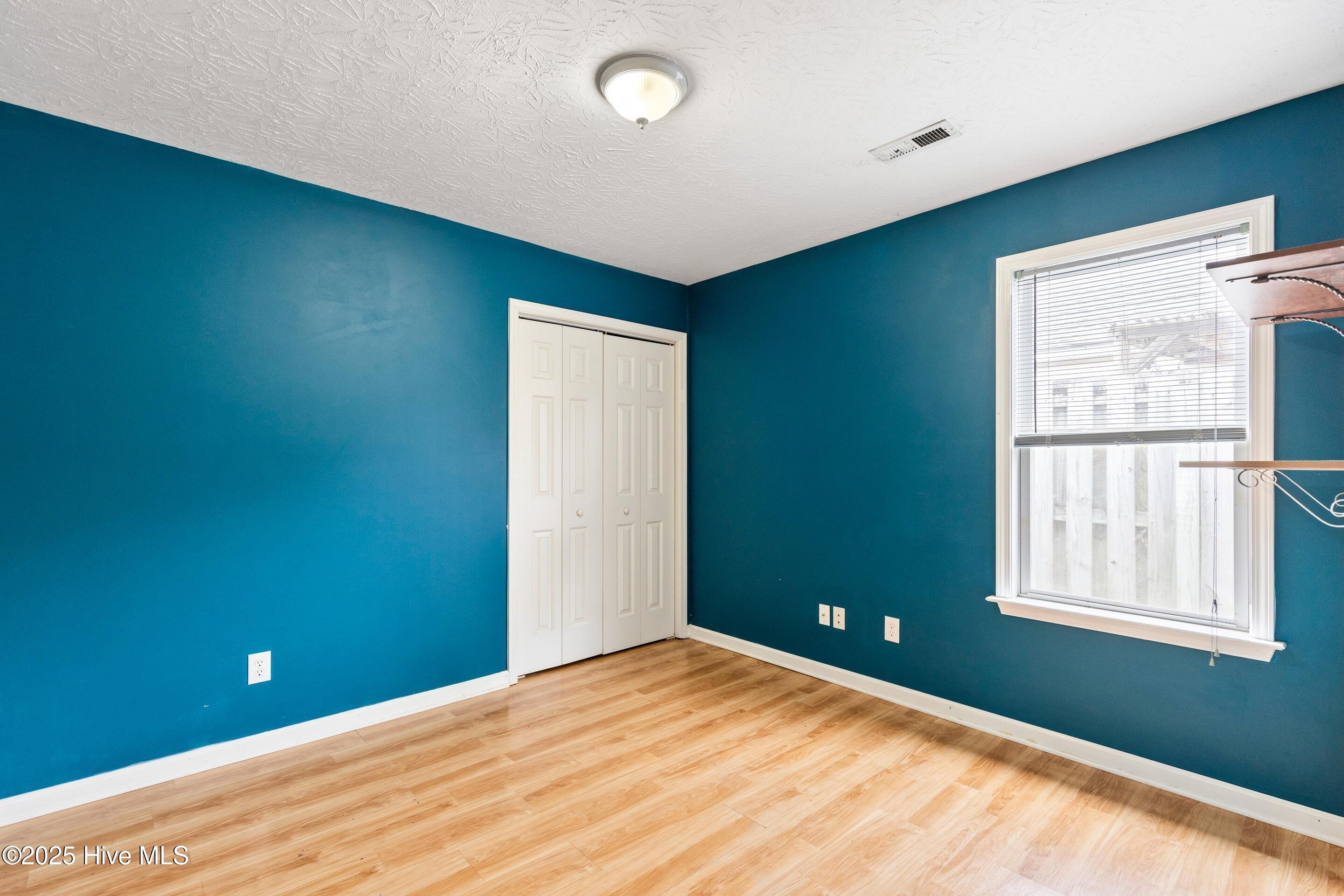 100539007 | Photo 22