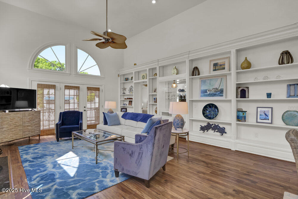 100551135 | Photo 11