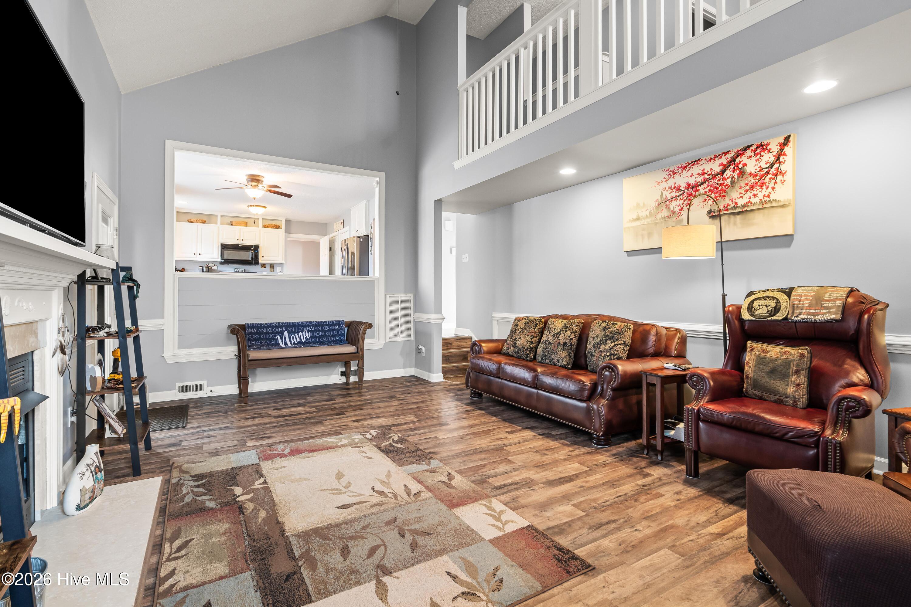 100550055 | Photo 22