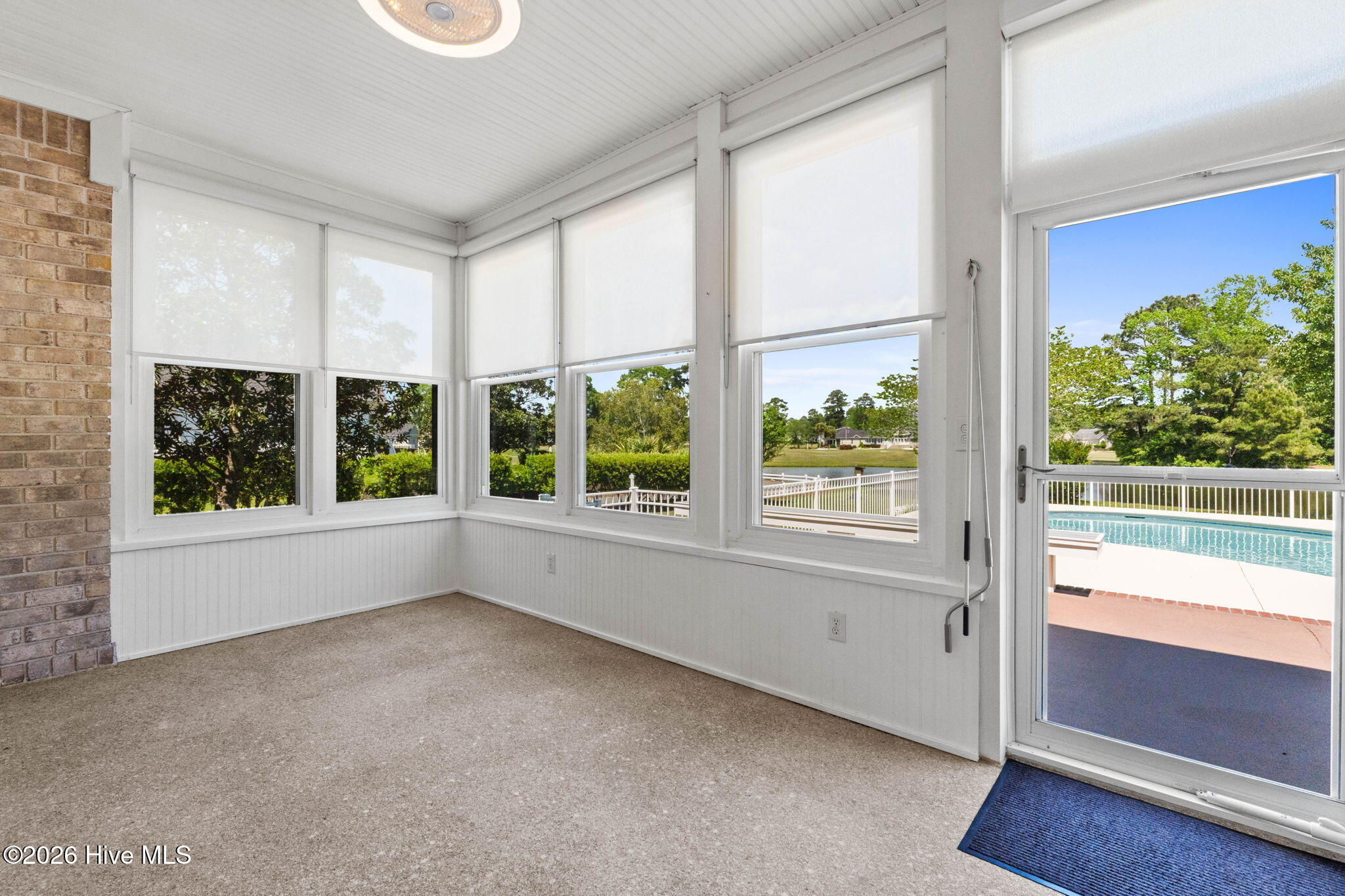 100567537 | Photo 34