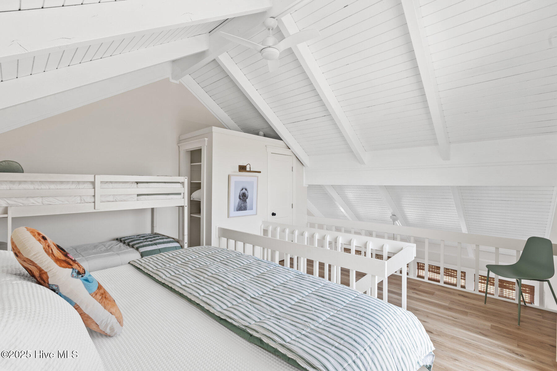 100540785 | Photo 35