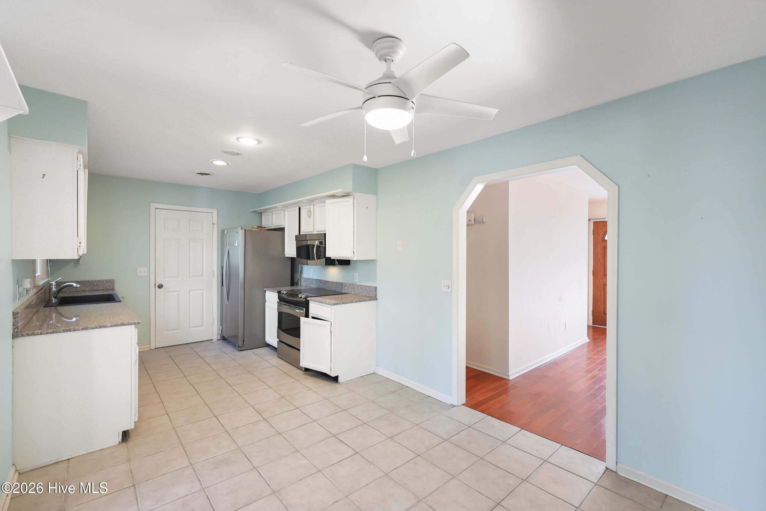 100521049 | Photo 20