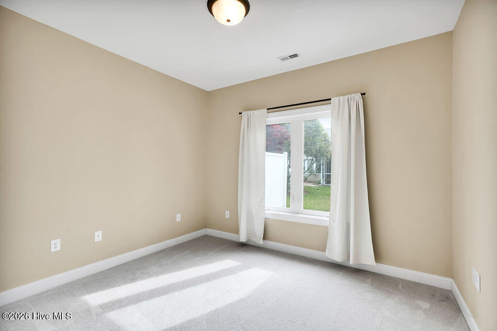 100565781 | Photo 22