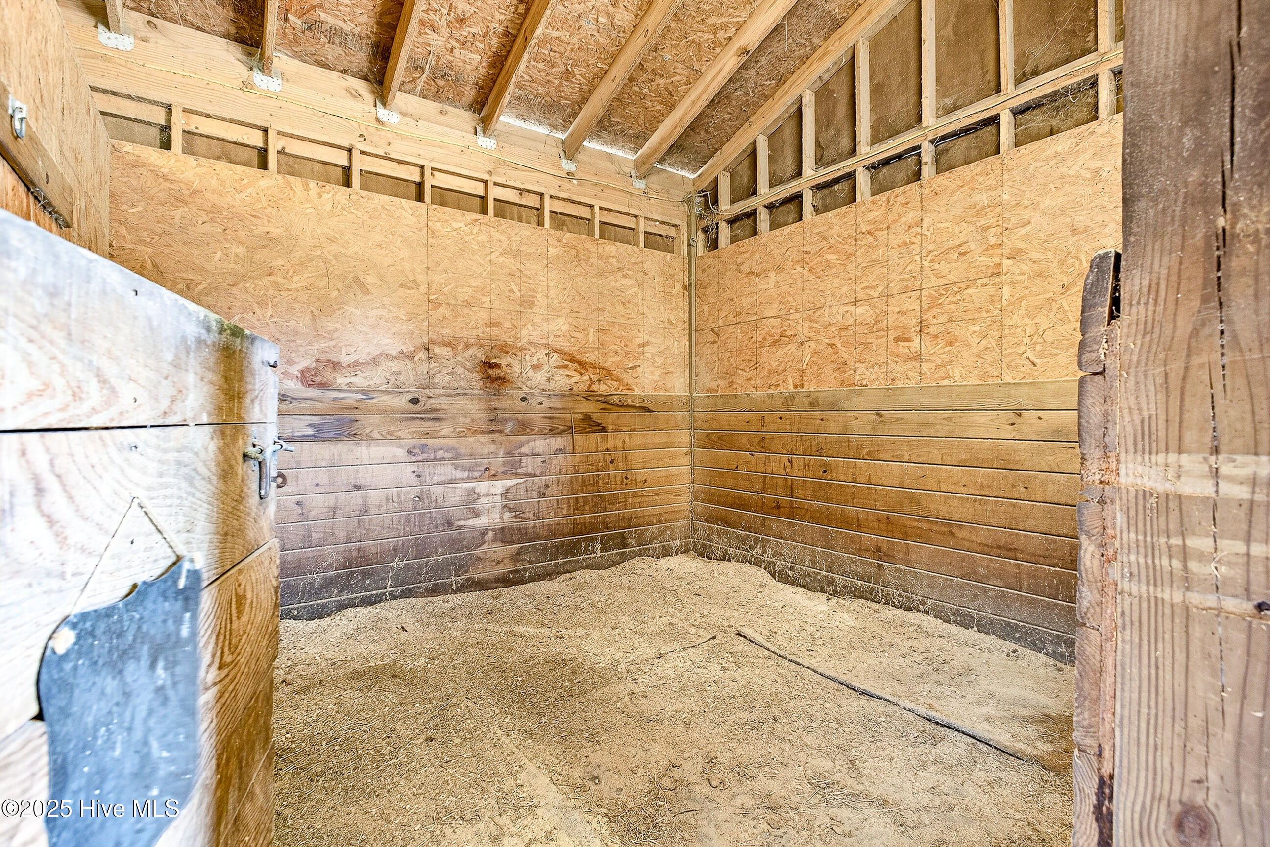 100540143 | Photo 52