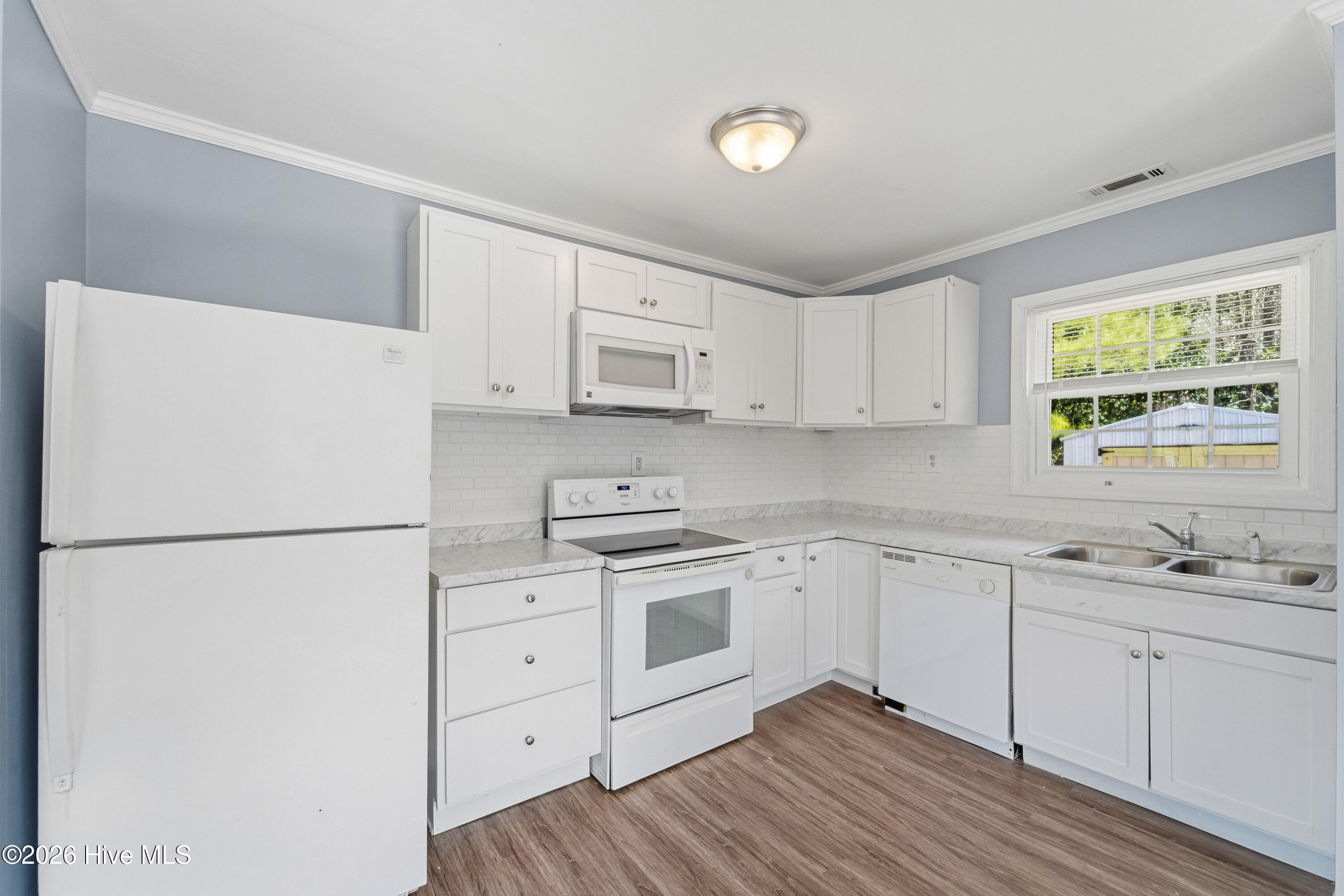 100557245 | Photo 11