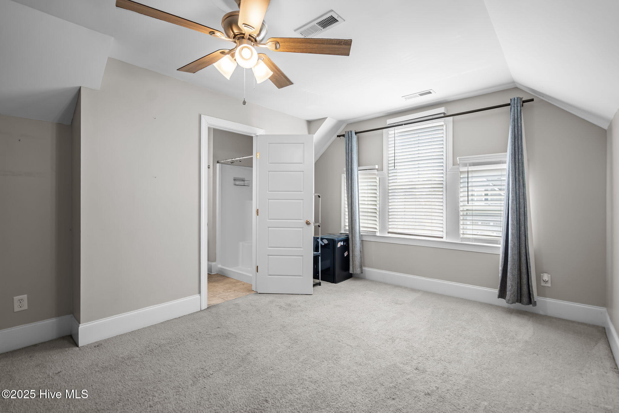 100525866 | Photo 44