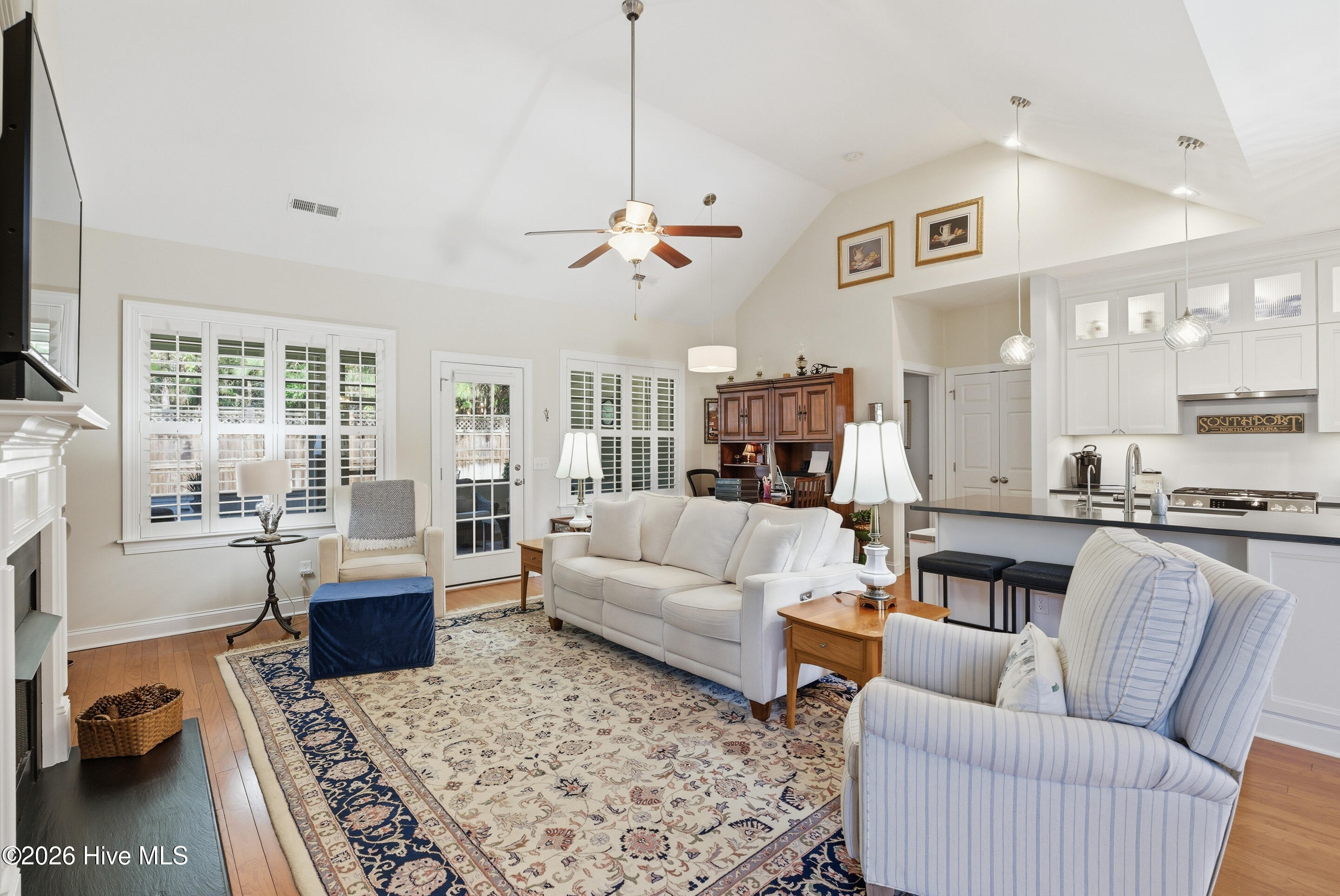 100566740 | Photo 16