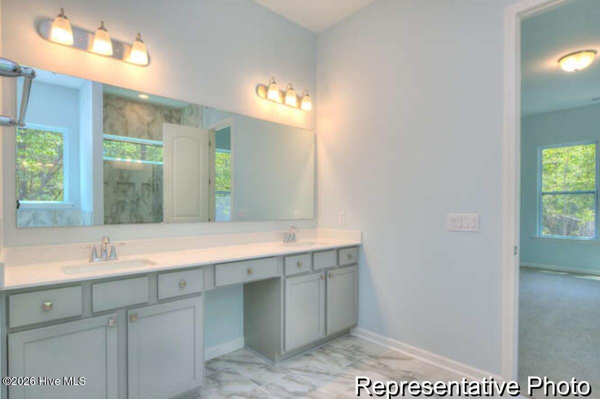 100563715 | Photo 16