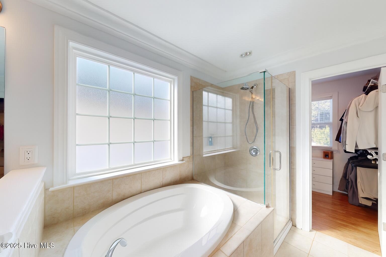 100526795 | Photo 47