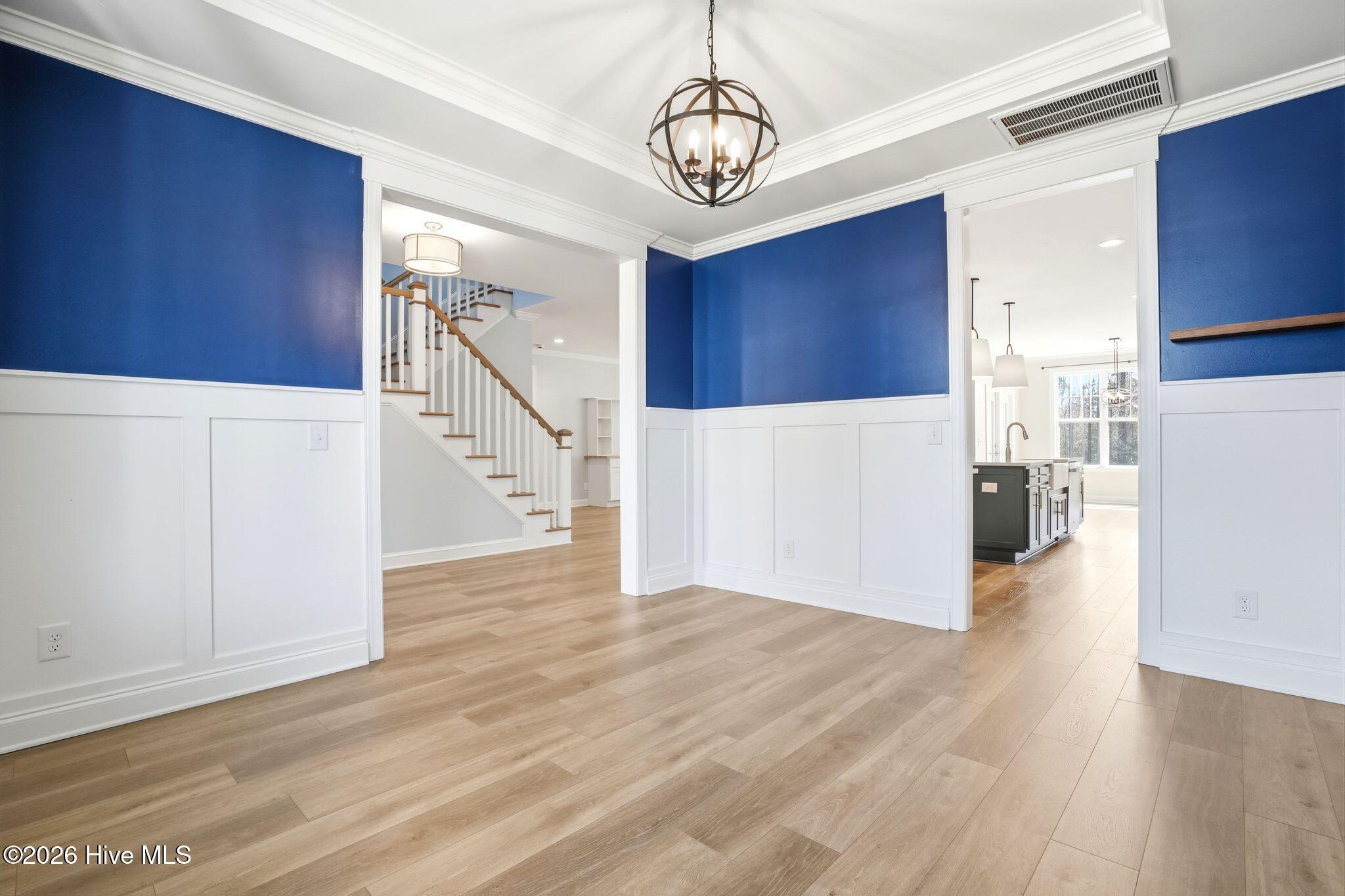 100562109 | Photo 13