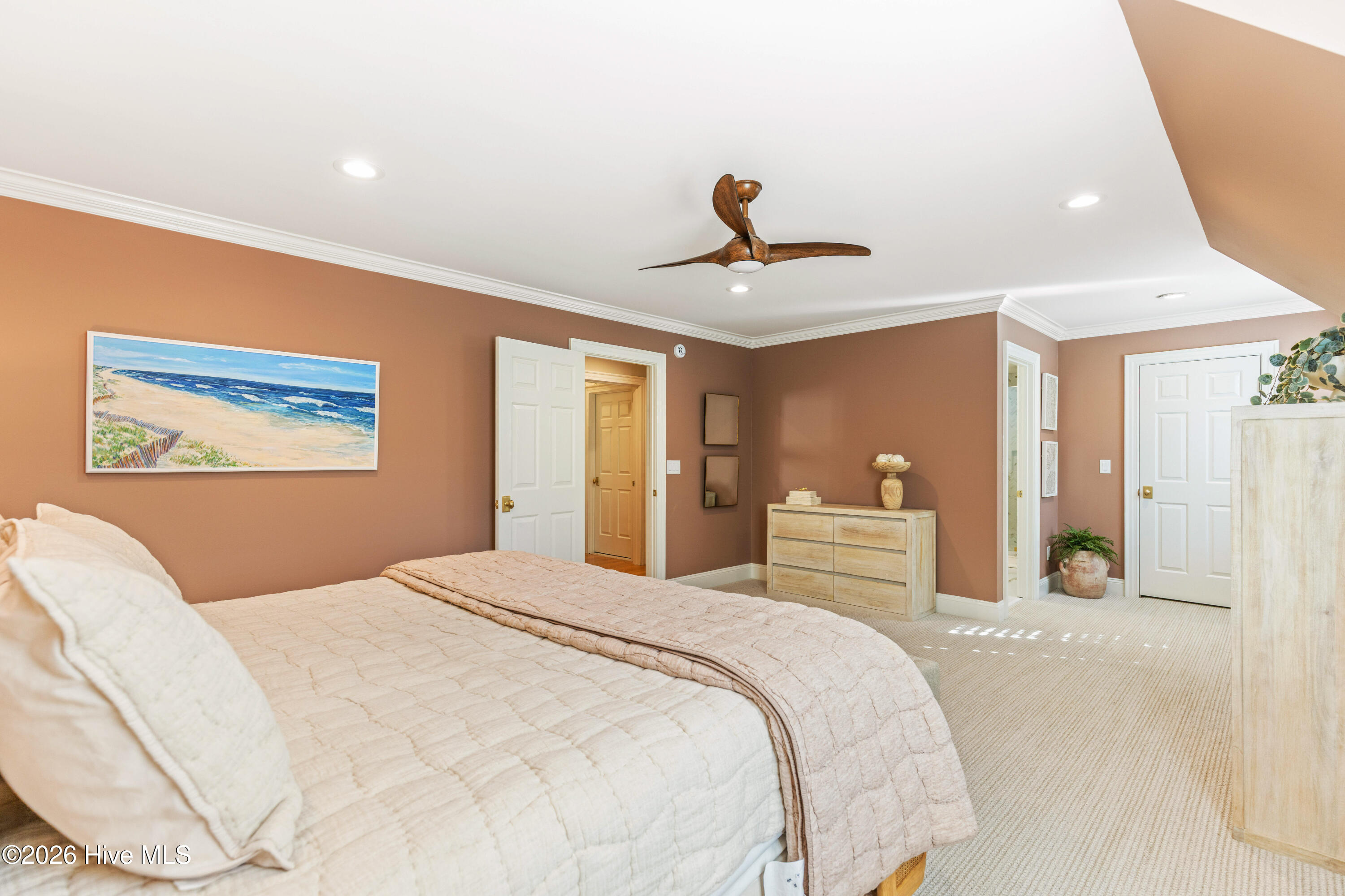 100555813 | Photo 64