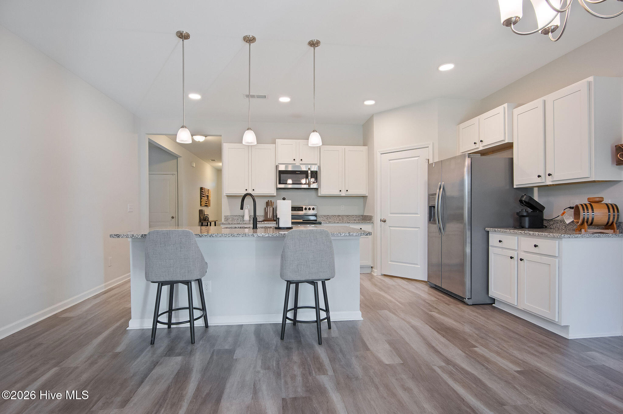 100562701 | Photo 14