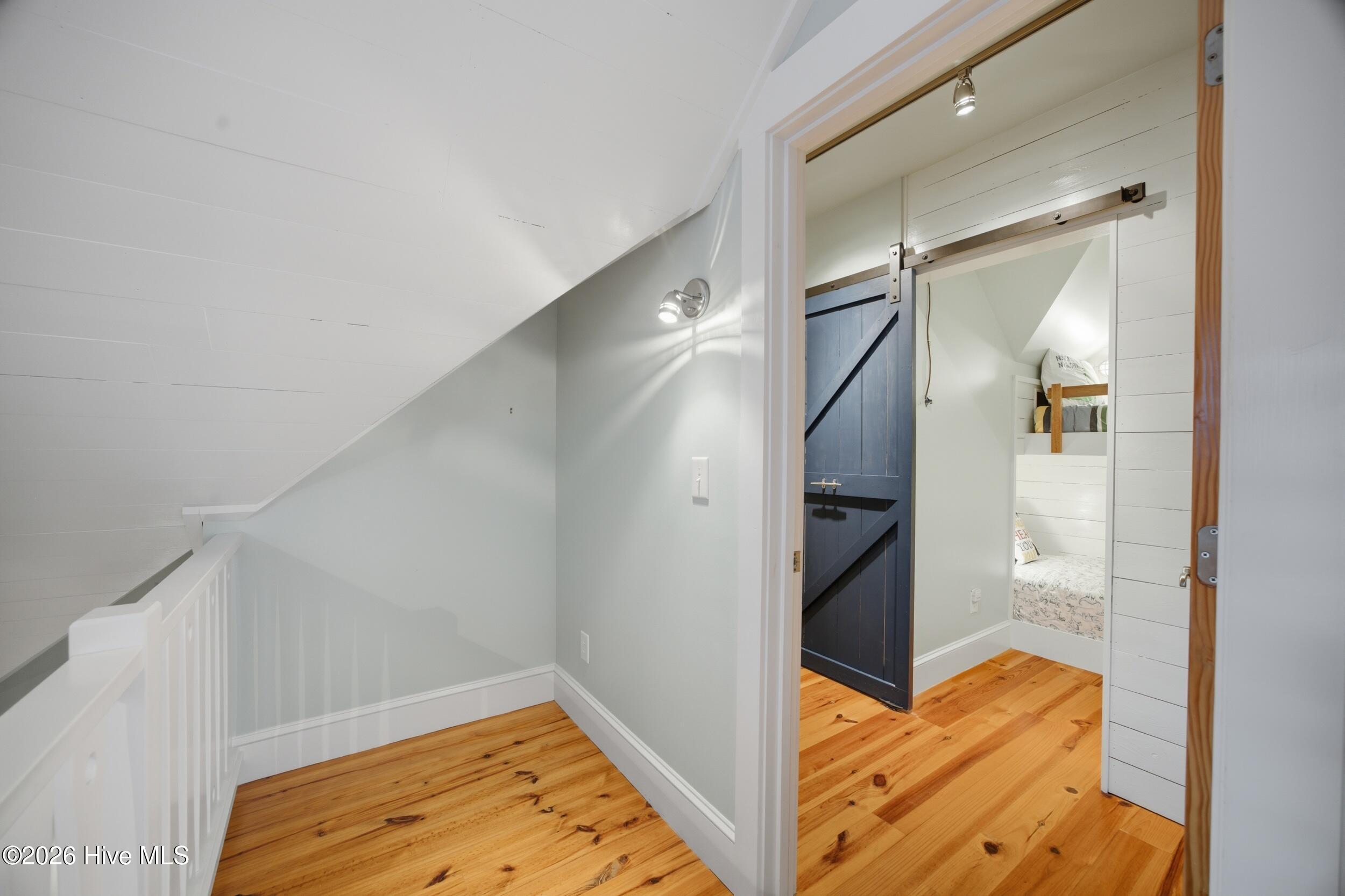 100566122 | Photo 38