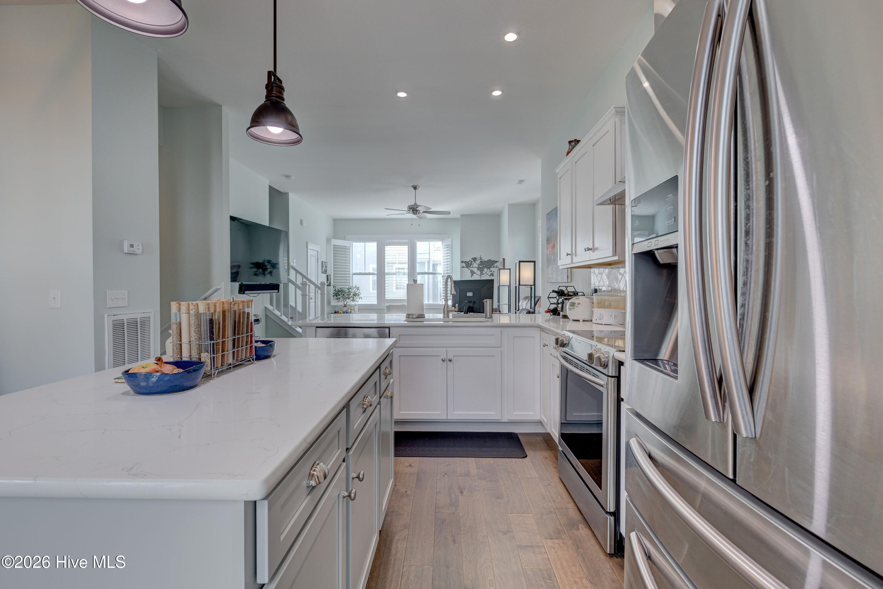 100561022 | Photo 17