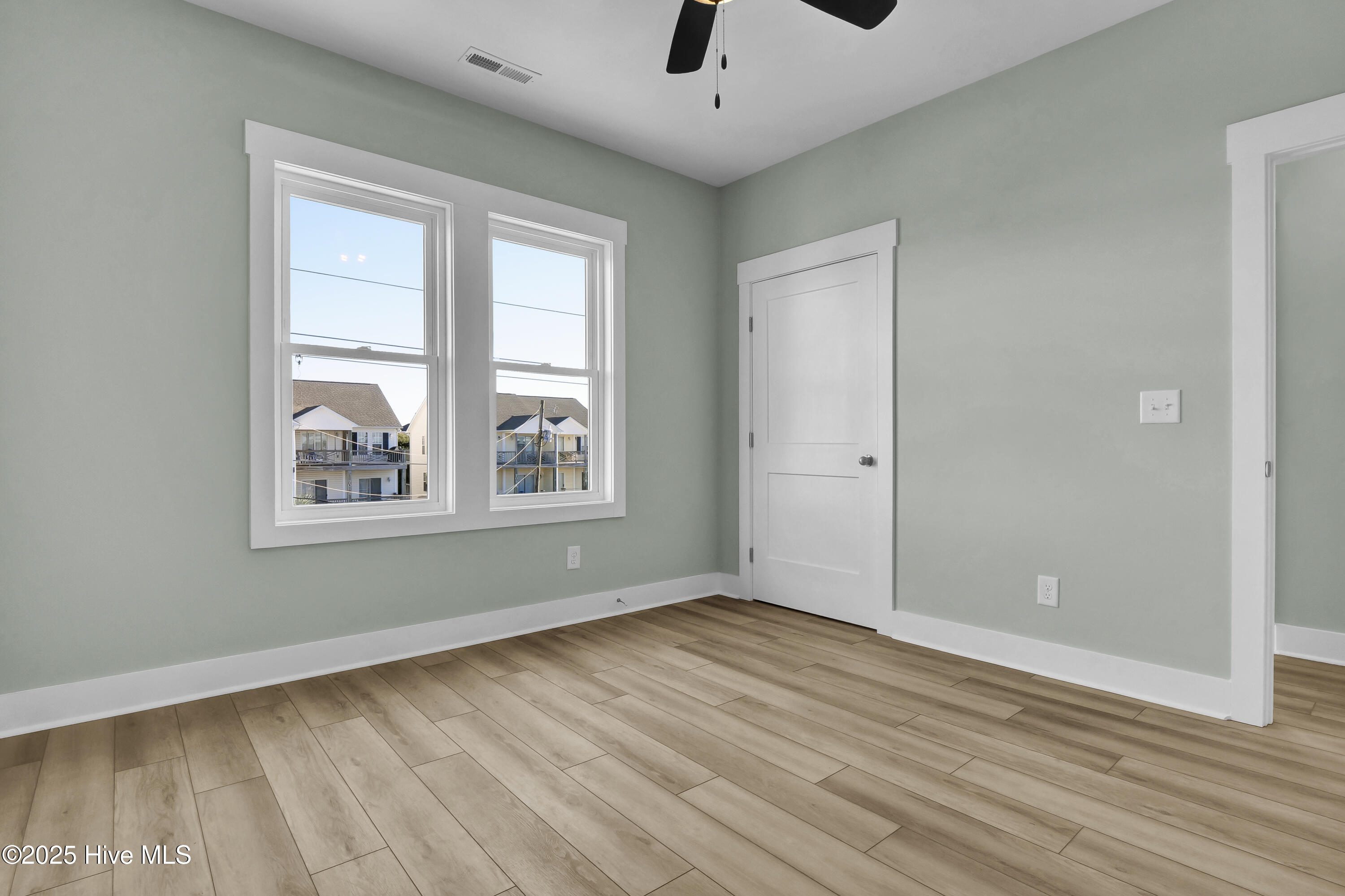 100542555 | Photo 27