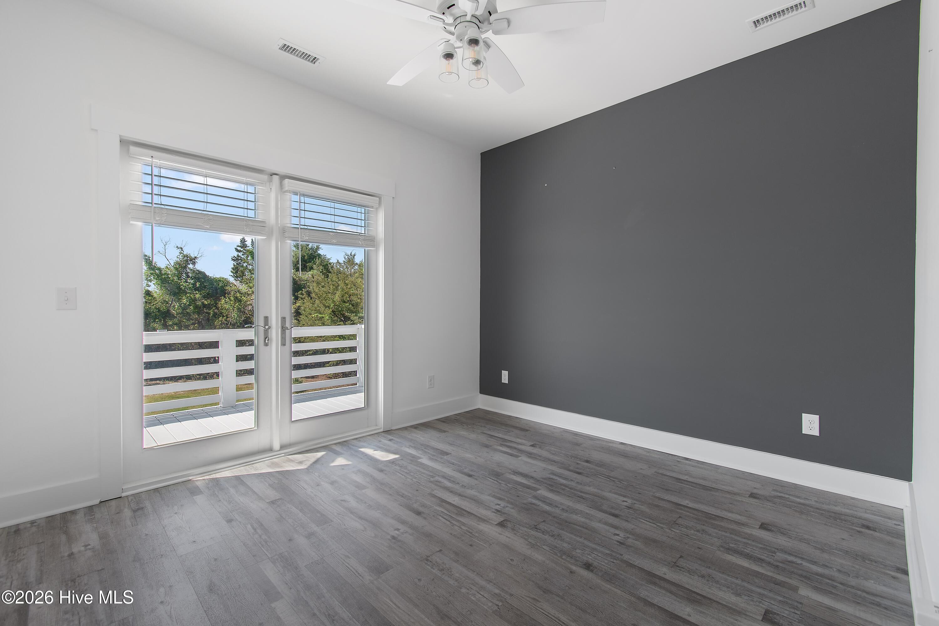 100567916 | Photo 32