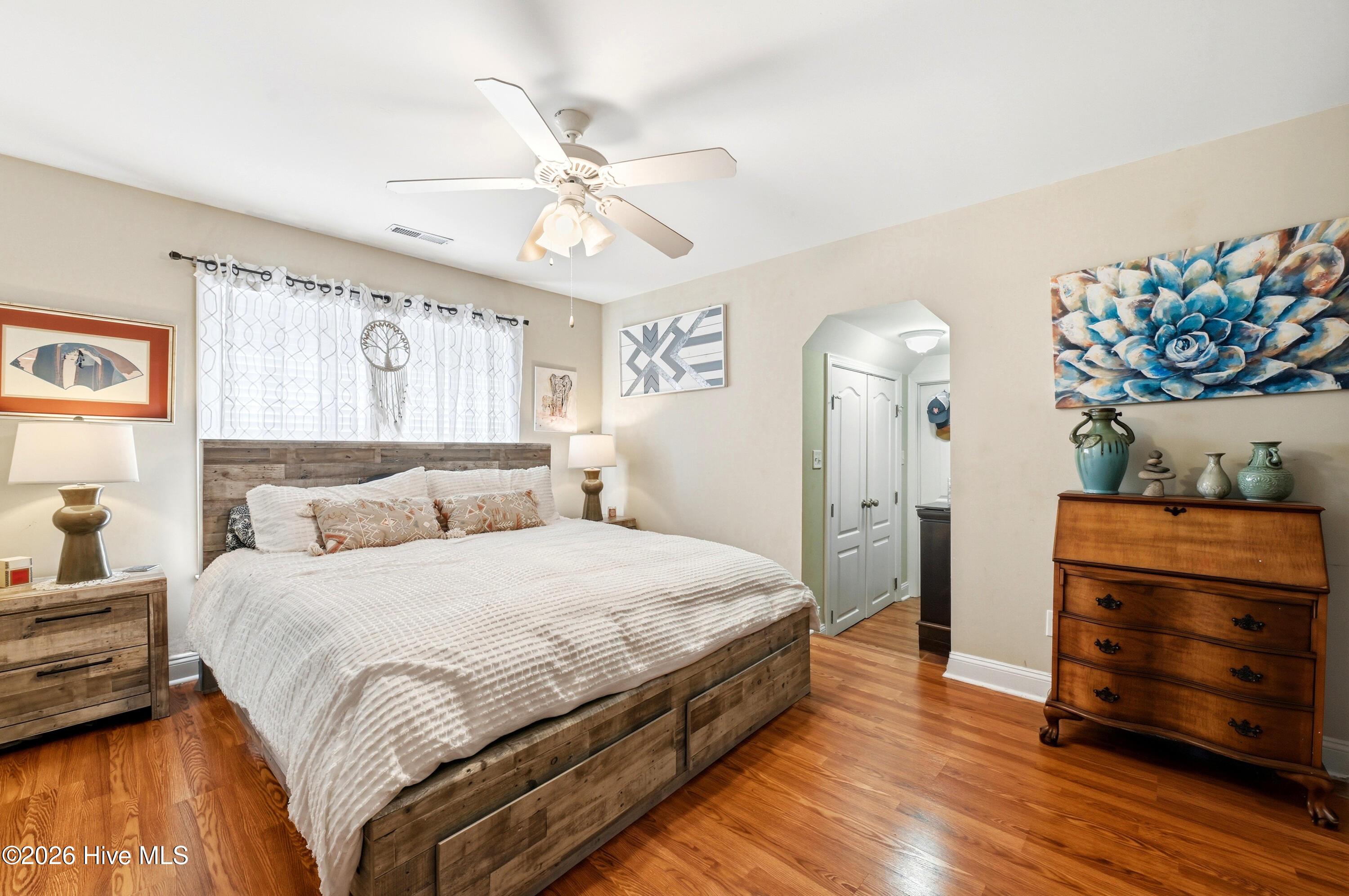 100567999 | Photo 27