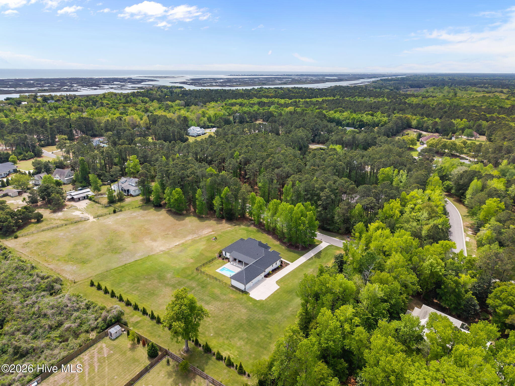 100566934 | Photo 86