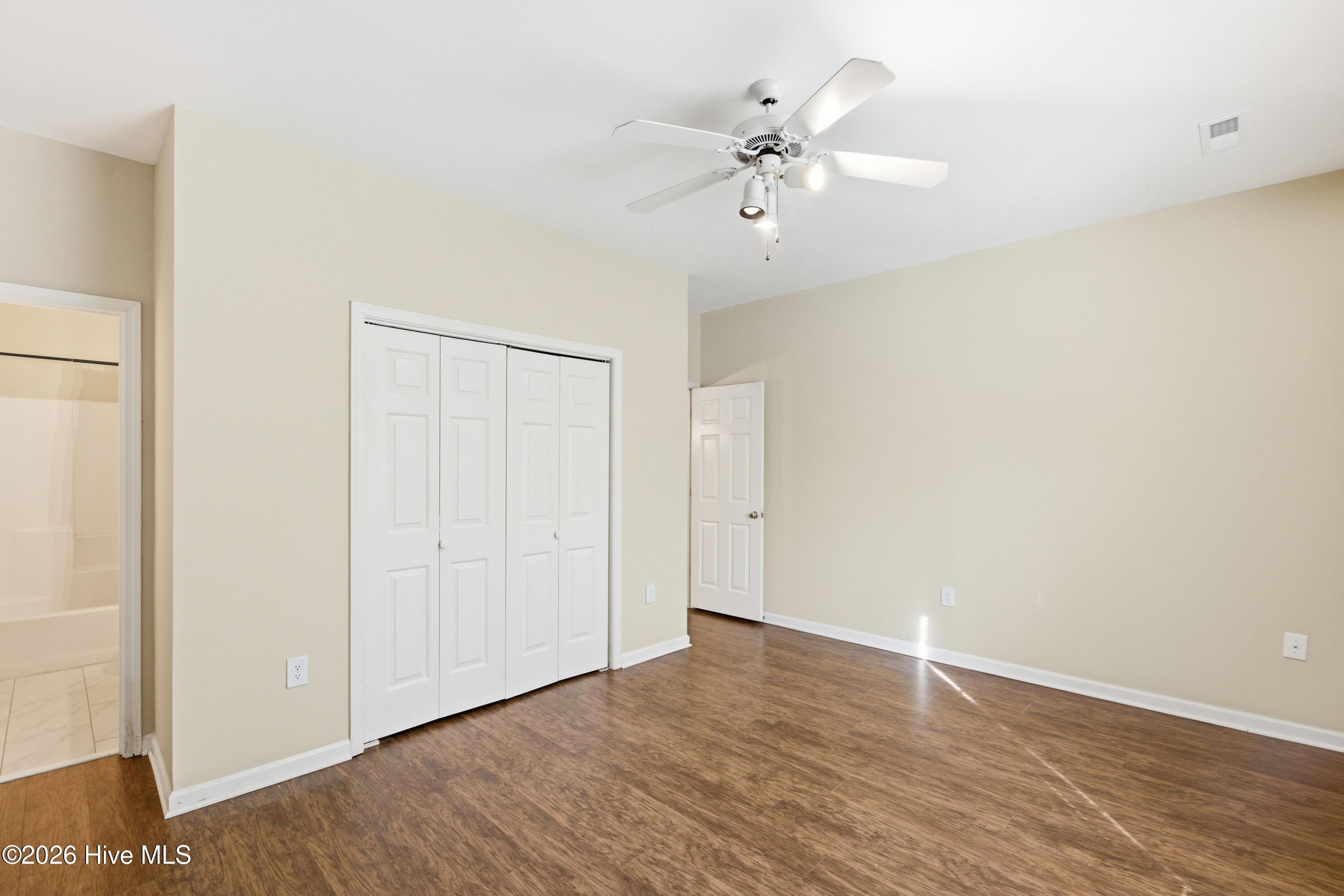 100565399 | Photo 15