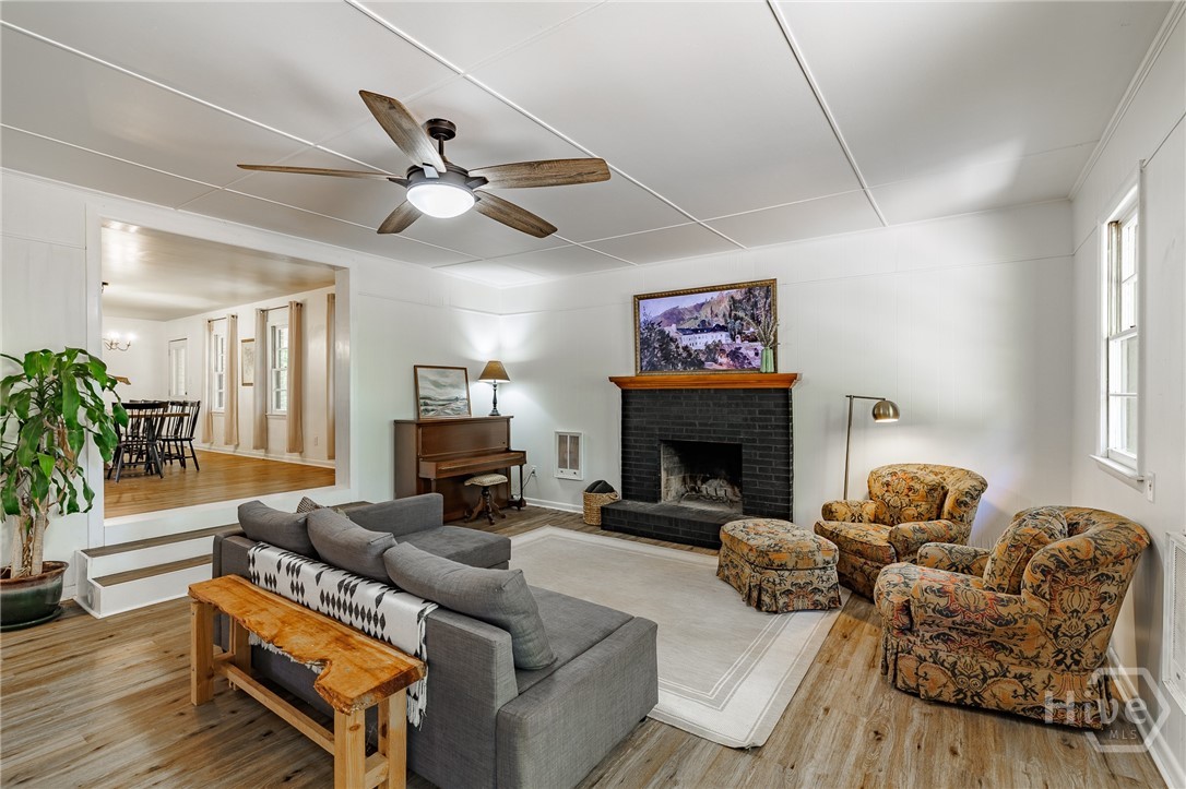 1070 Sunnyside Drive