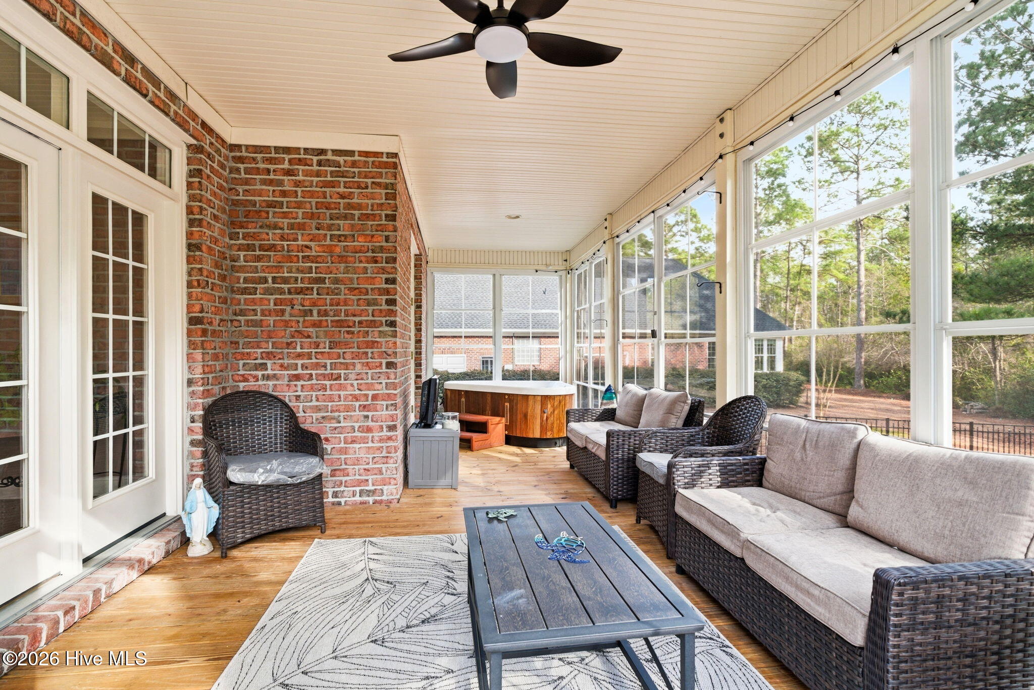 100556153 | Photo 50