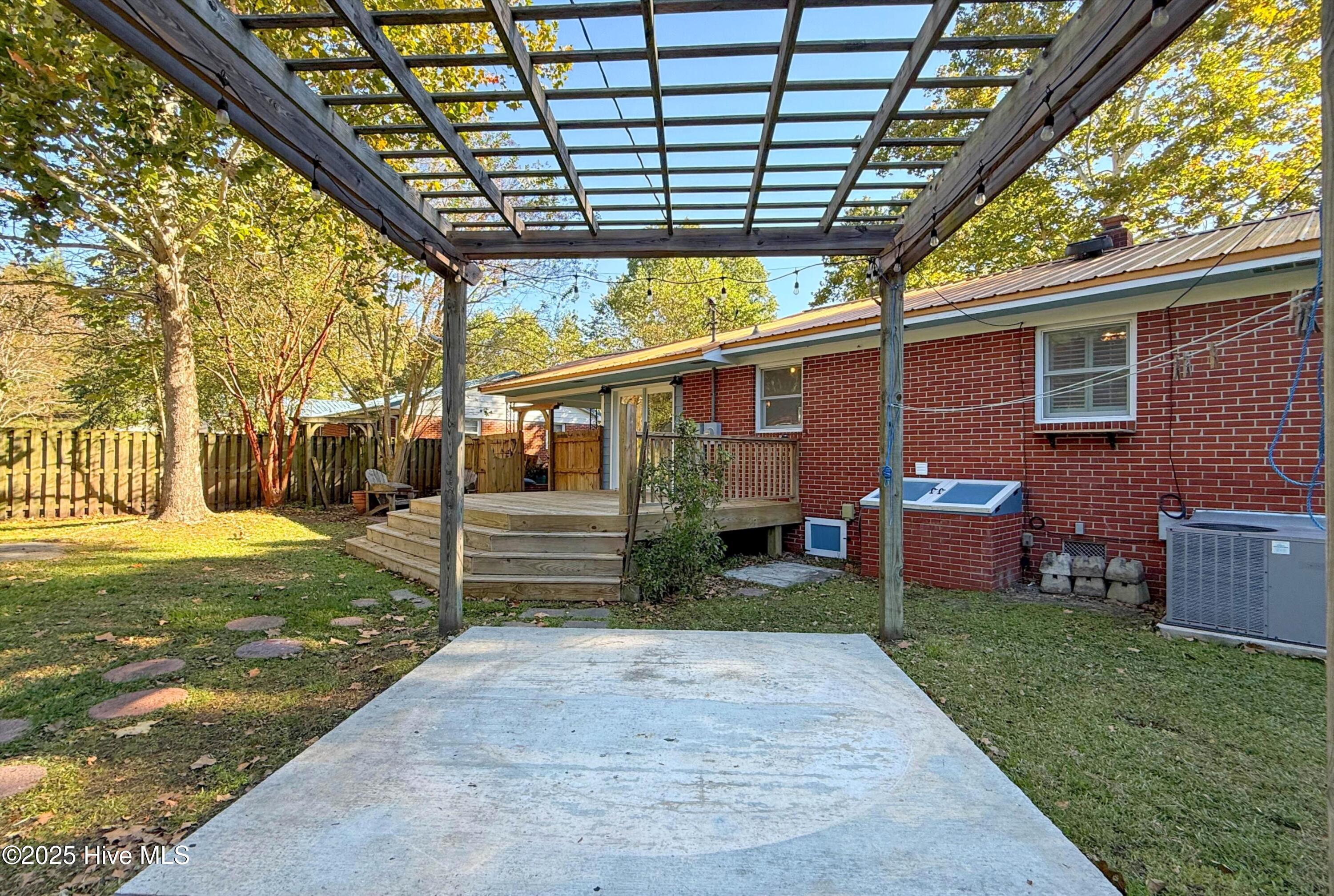 100537869 | Photo 58